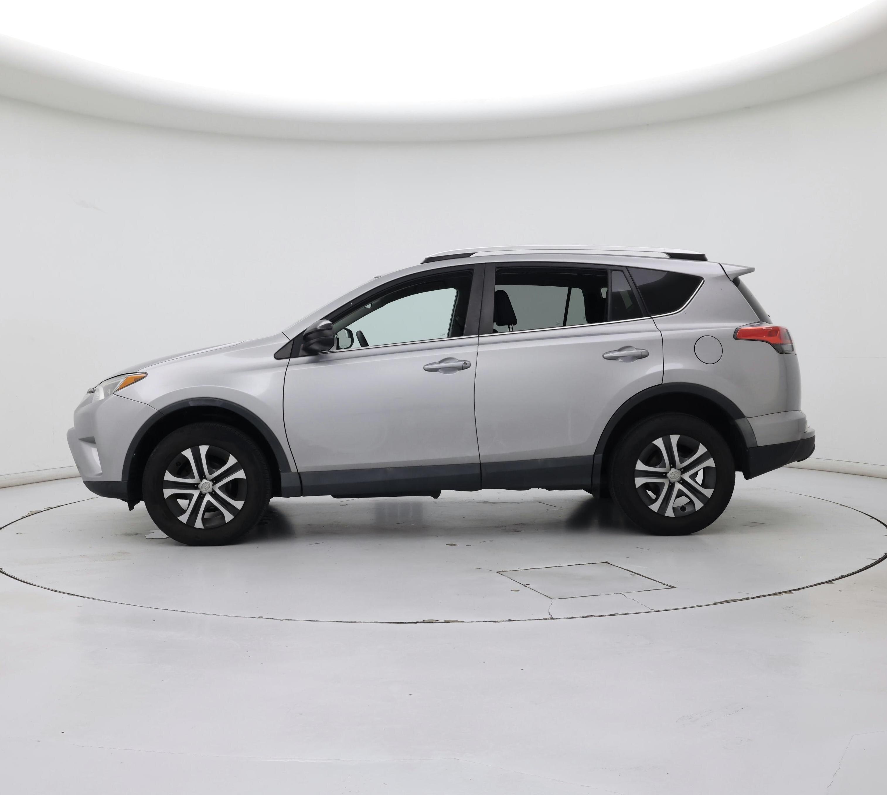 Thumbnail: 2016 Toyota RAV4 - 3