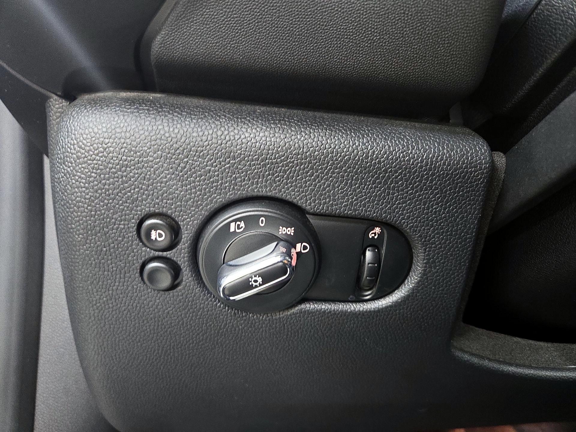 Thumbnail: 2019 MINI Cooper - 13