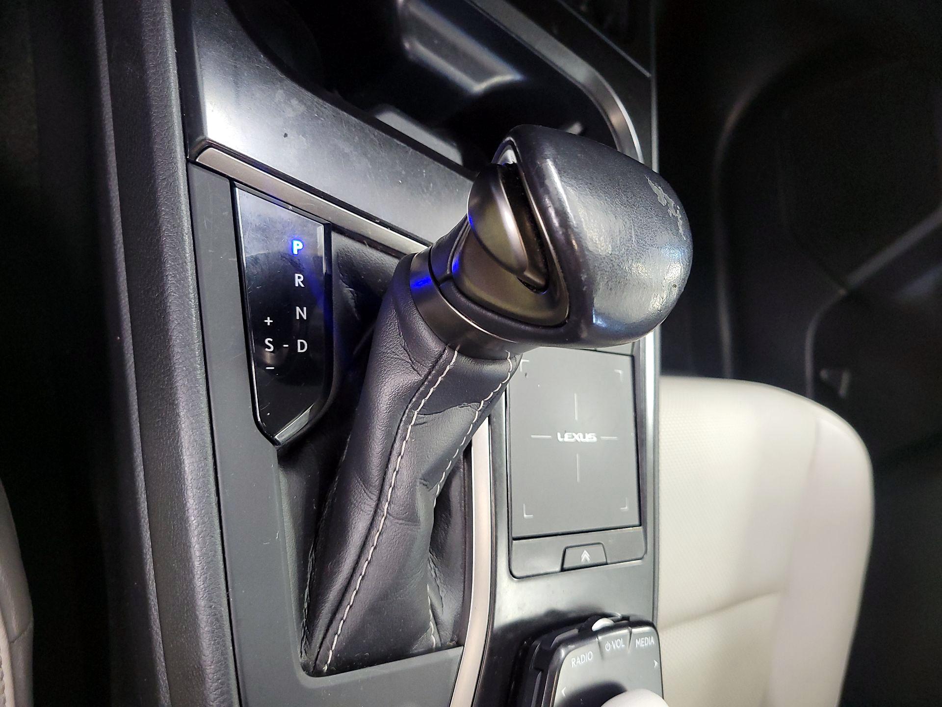Thumbnail: 2021 Lexus UX - 17