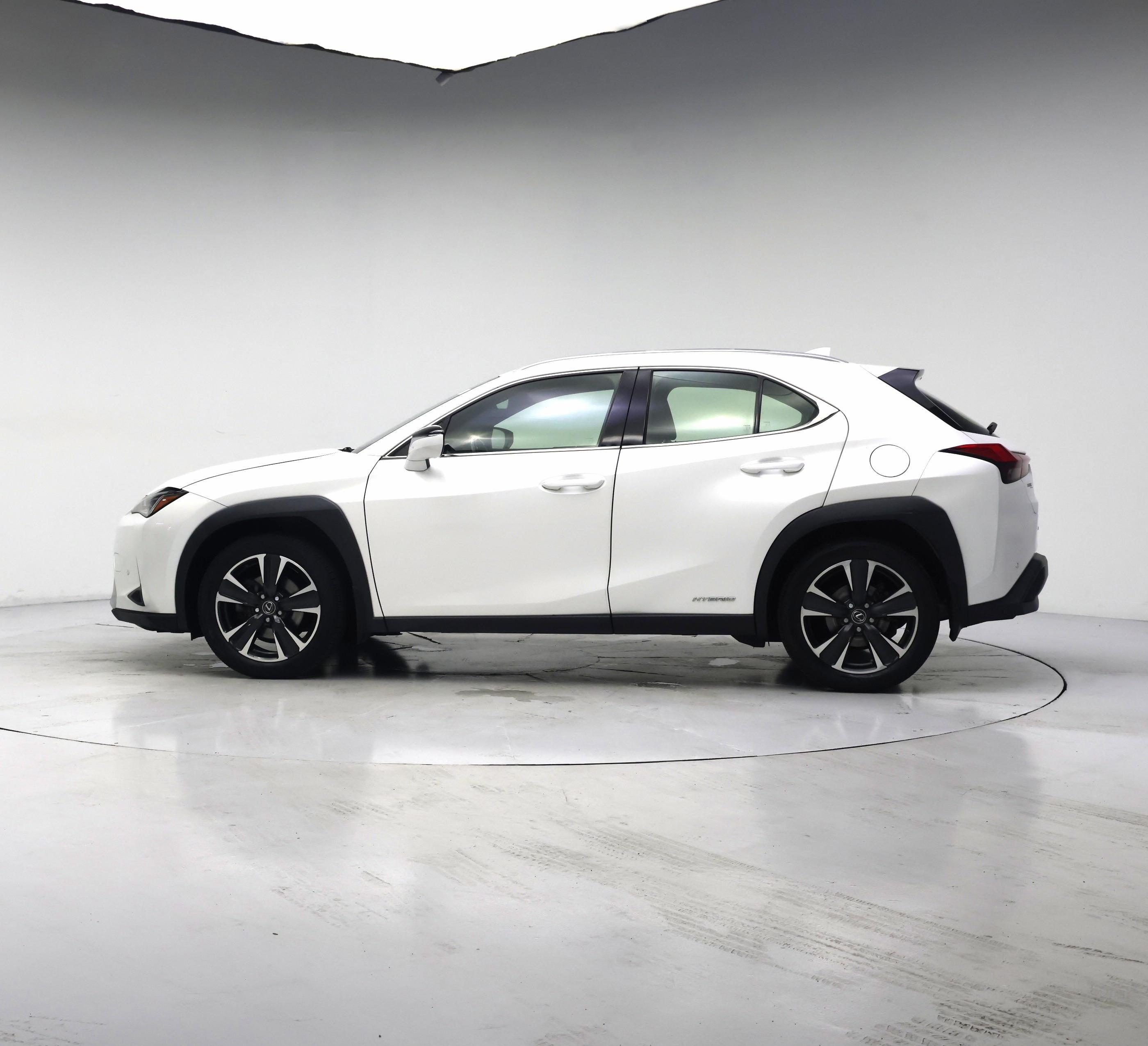 Thumbnail: 2021 Lexus UX - 3