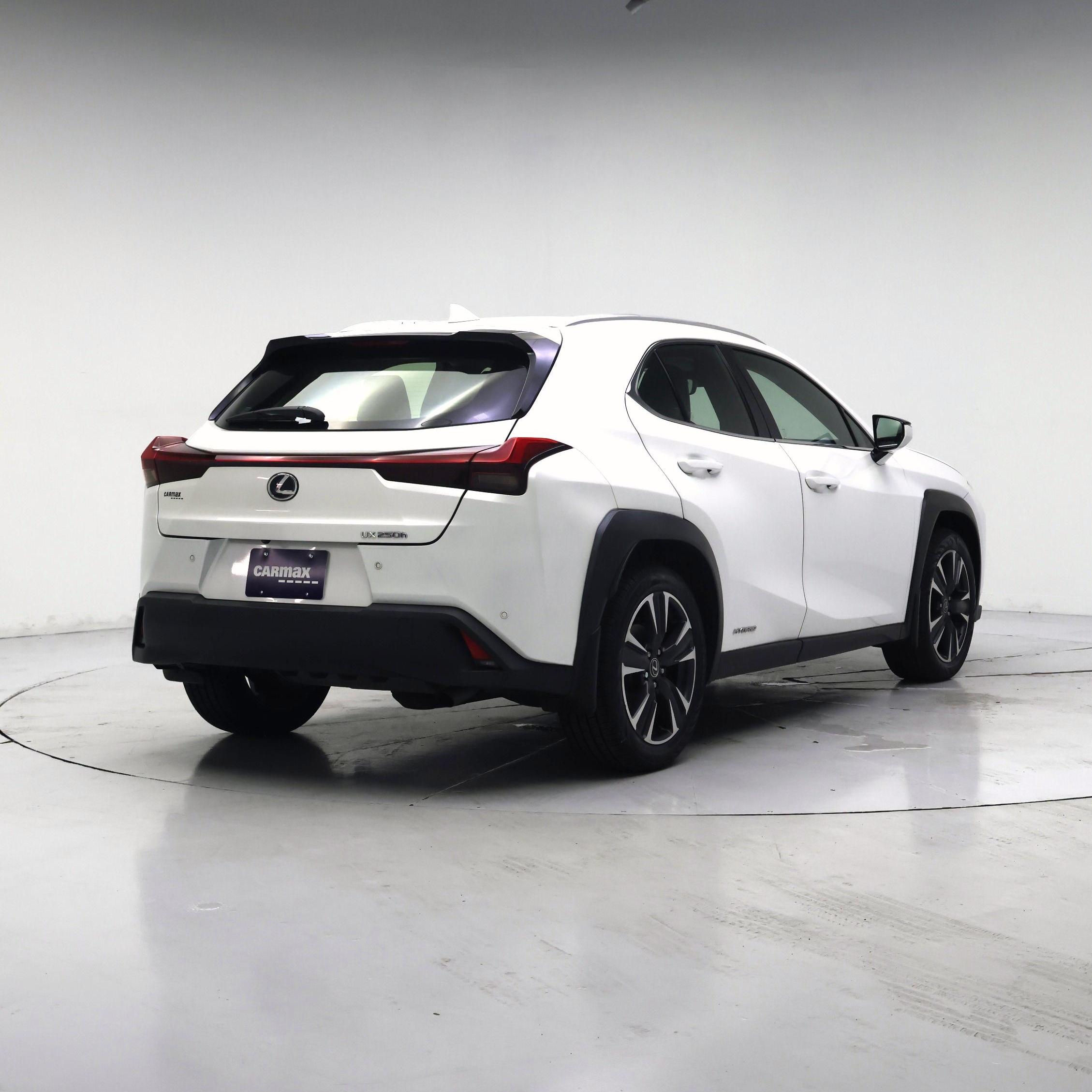 Thumbnail: 2021 Lexus UX - 8