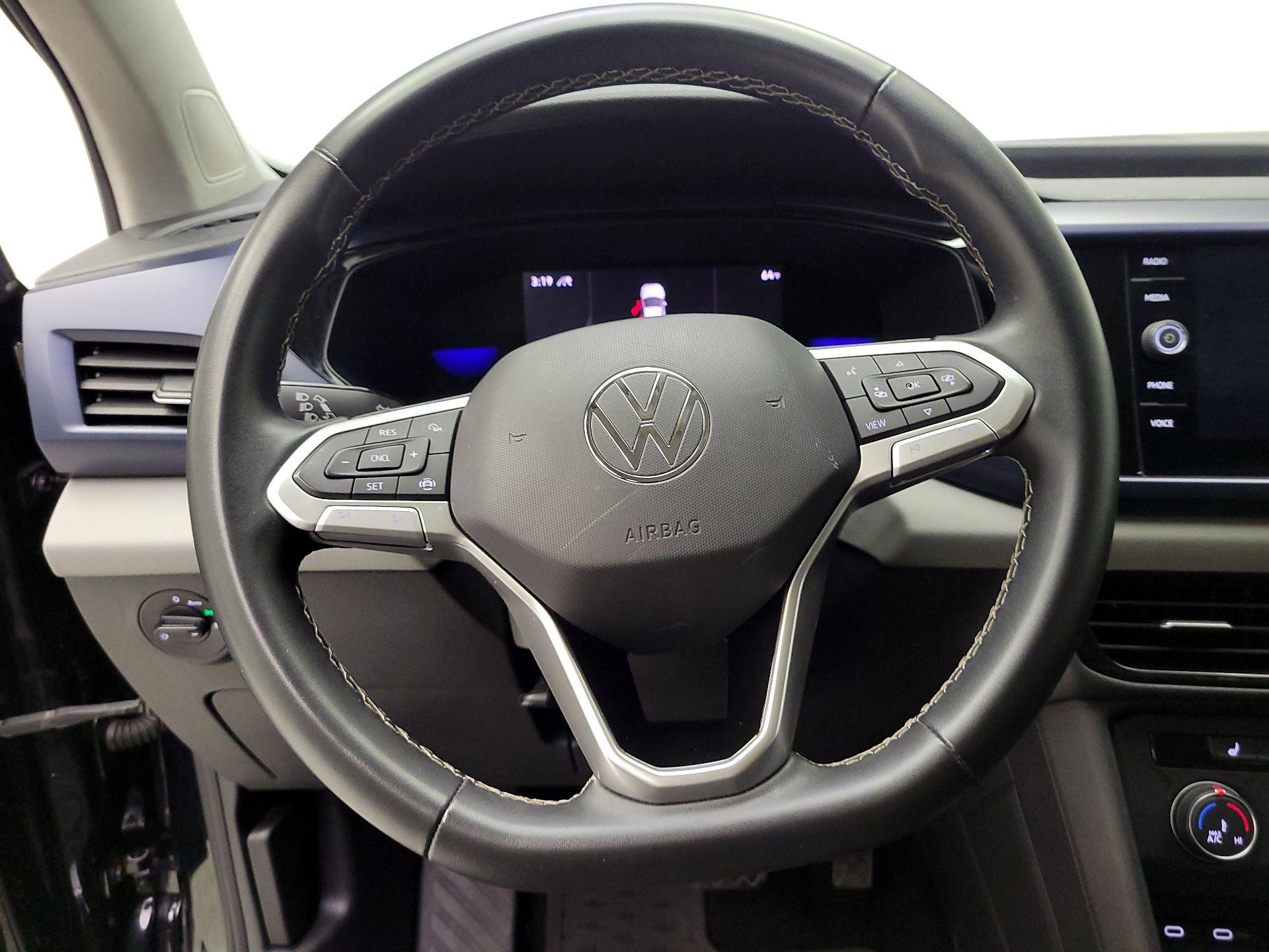 Thumbnail: 2022 Volkswagen Taos - 10