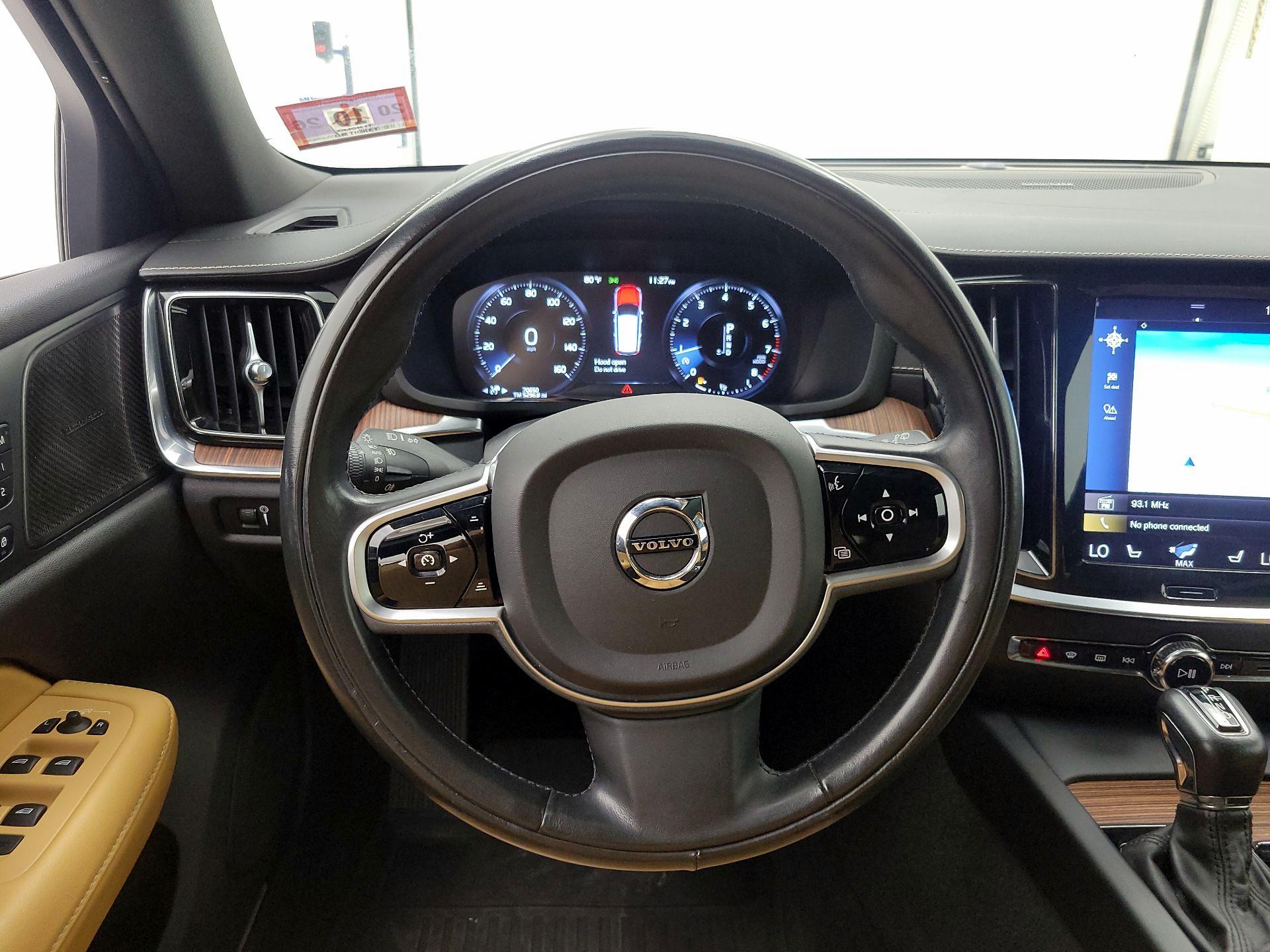 Thumbnail: 2020 Volvo S60 - 10