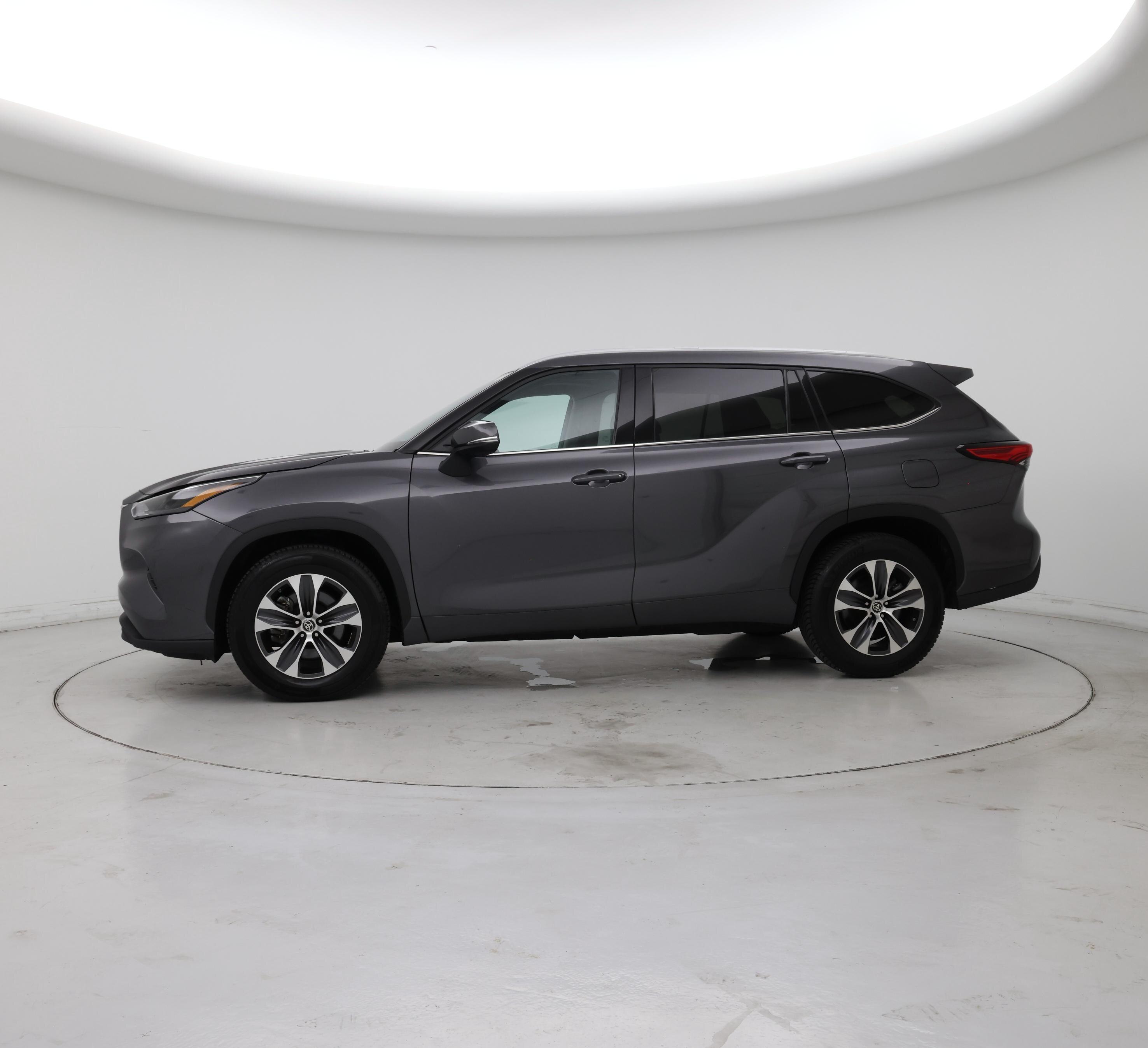 Thumbnail: 2022 Toyota Highlander - 3