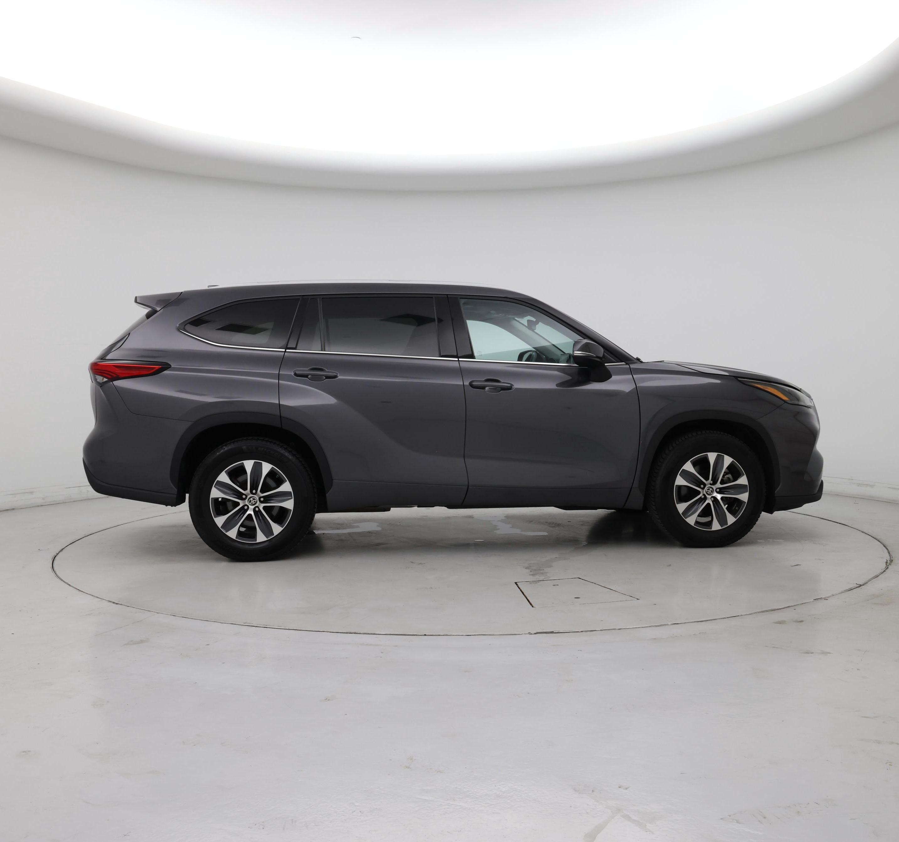 Thumbnail: 2022 Toyota Highlander - 7