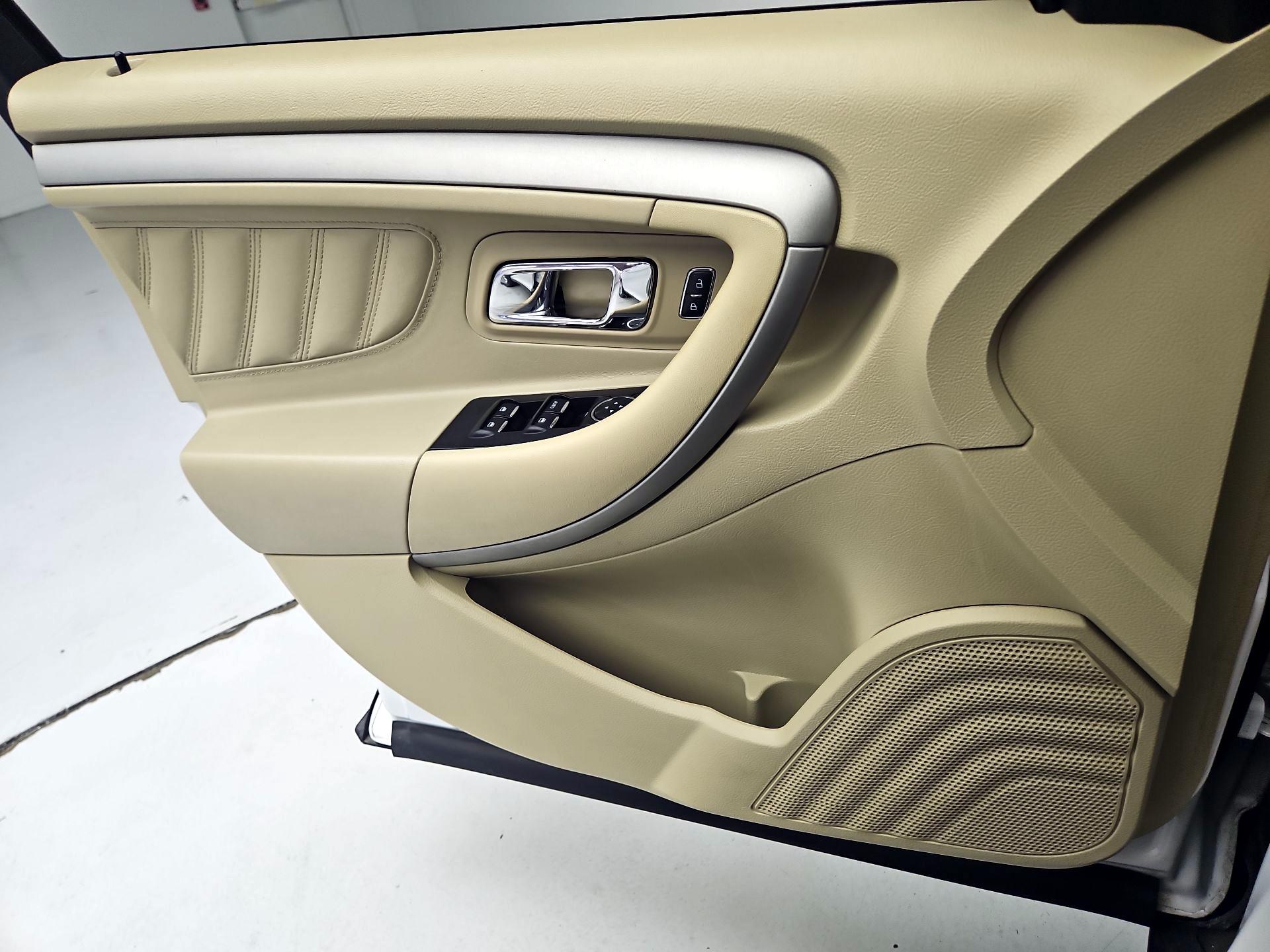 Thumbnail: 2018 Ford Taurus - 12