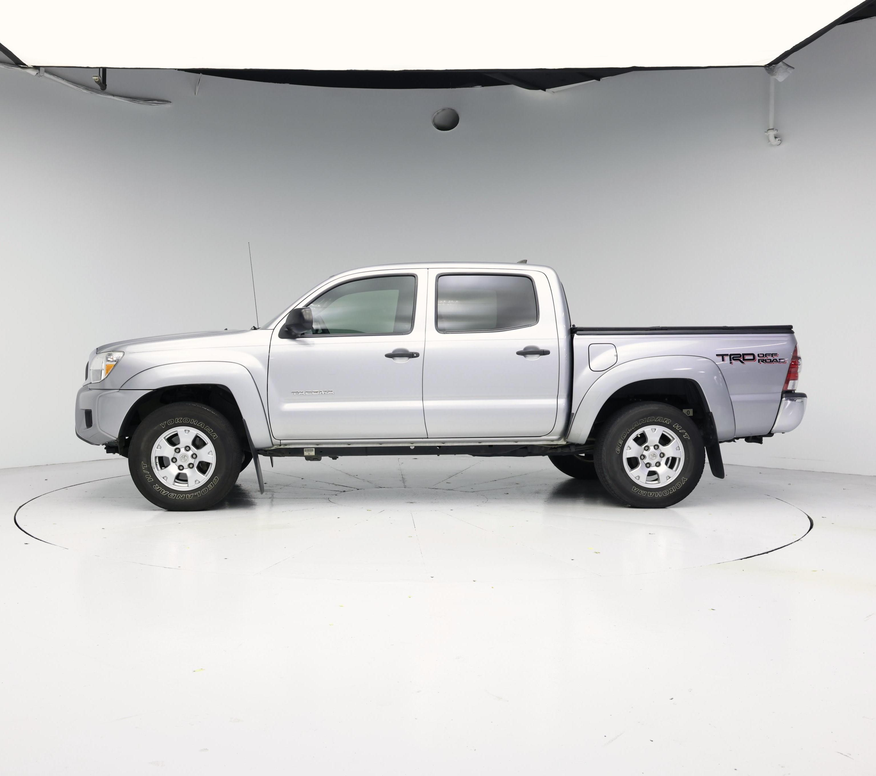 Thumbnail: 2015 Toyota Tacoma - 3