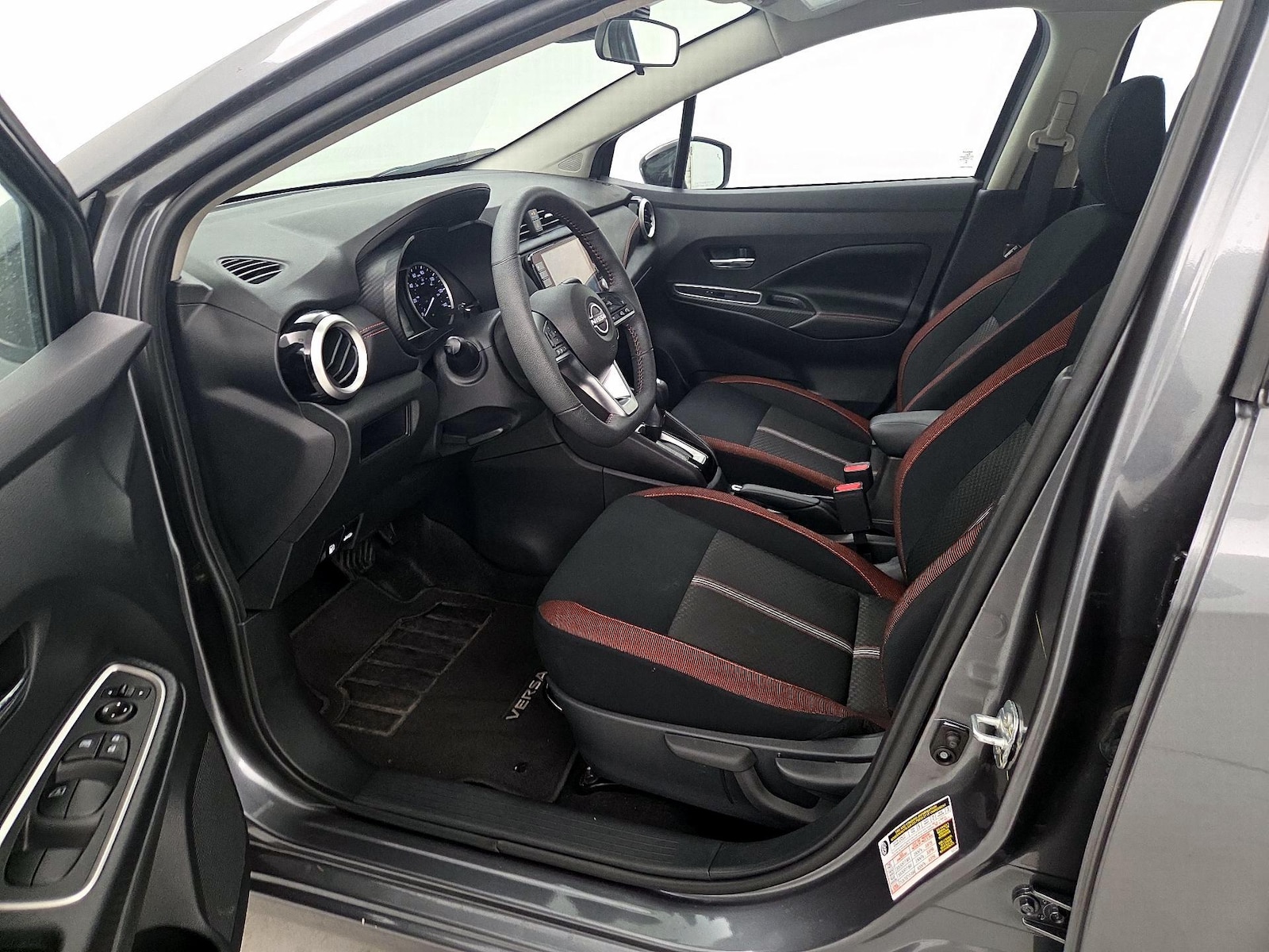 2024 Nissan Versa Sedan SR - Photo 12