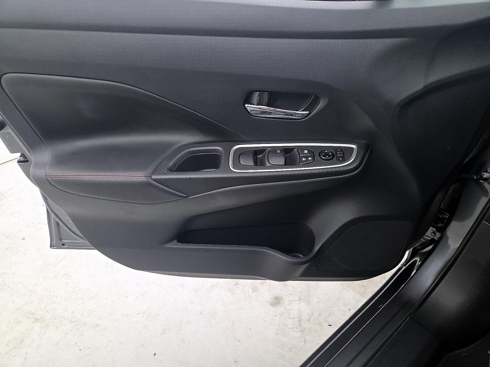 2024 Nissan Versa Sedan SR - Photo 13