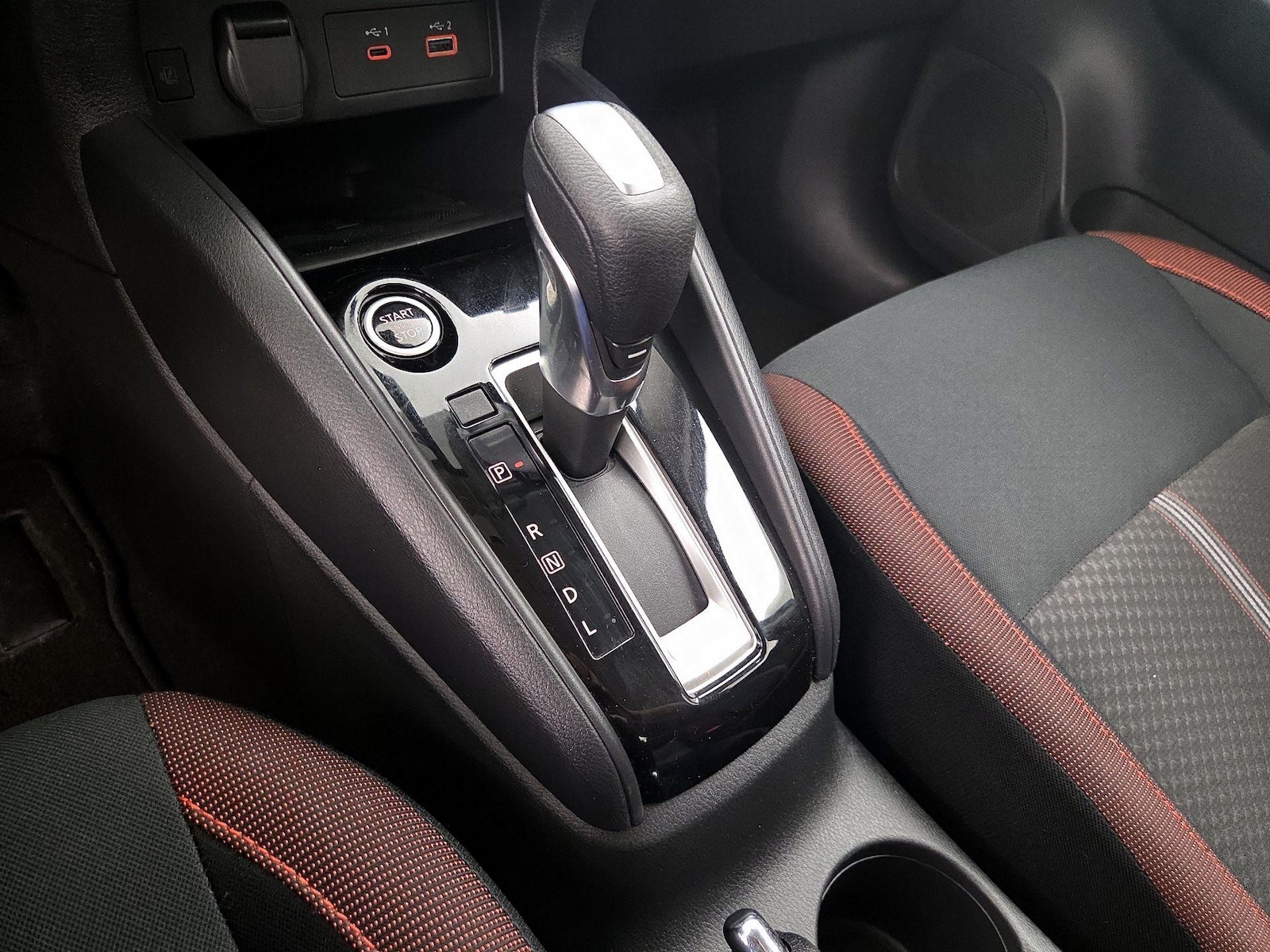 2024 Nissan Versa Sedan SR - Photo 17