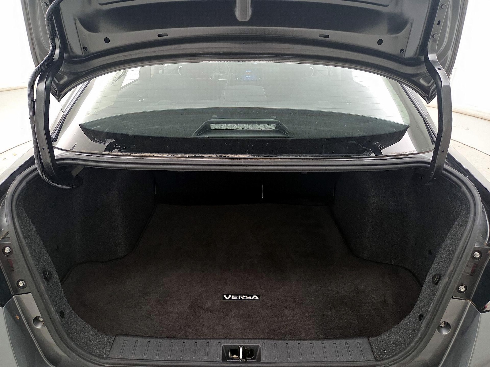 2024 Nissan Versa Sedan SR - Photo 20