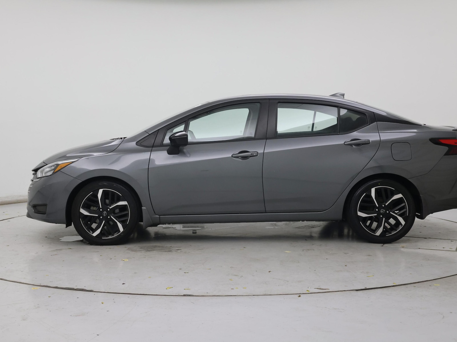2024 Nissan Versa Sedan SR - Photo 4
