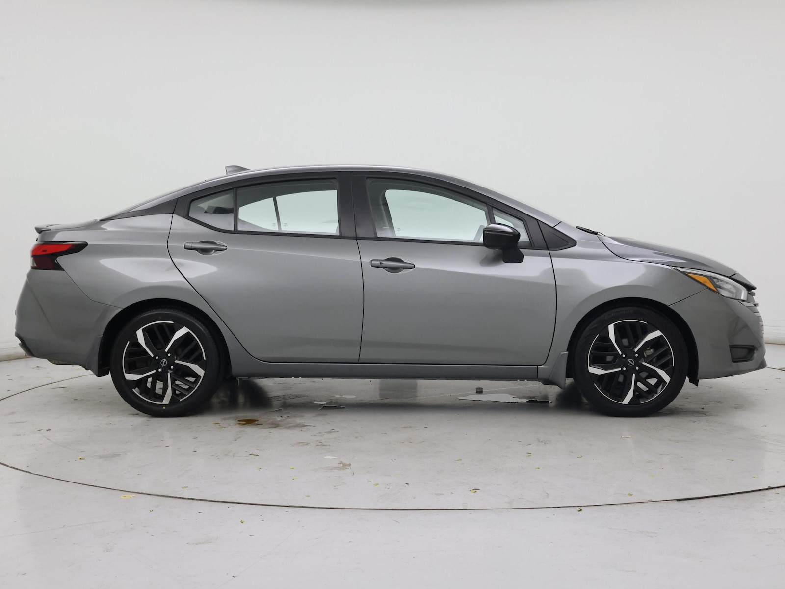 2024 Nissan Versa Sedan SR - Photo 8