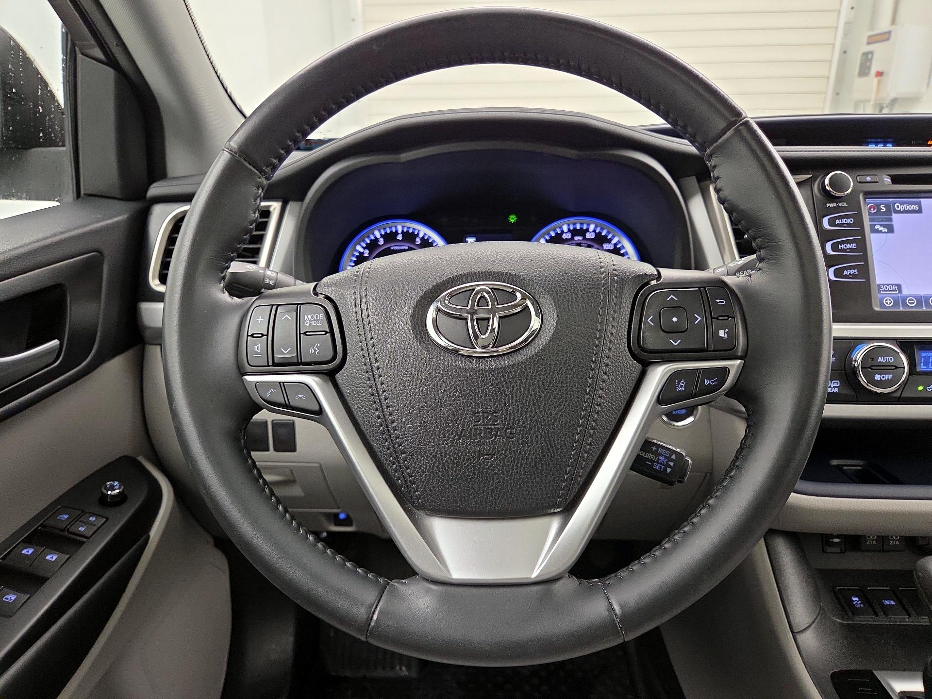Thumbnail: 2019 Toyota Highlander - 10