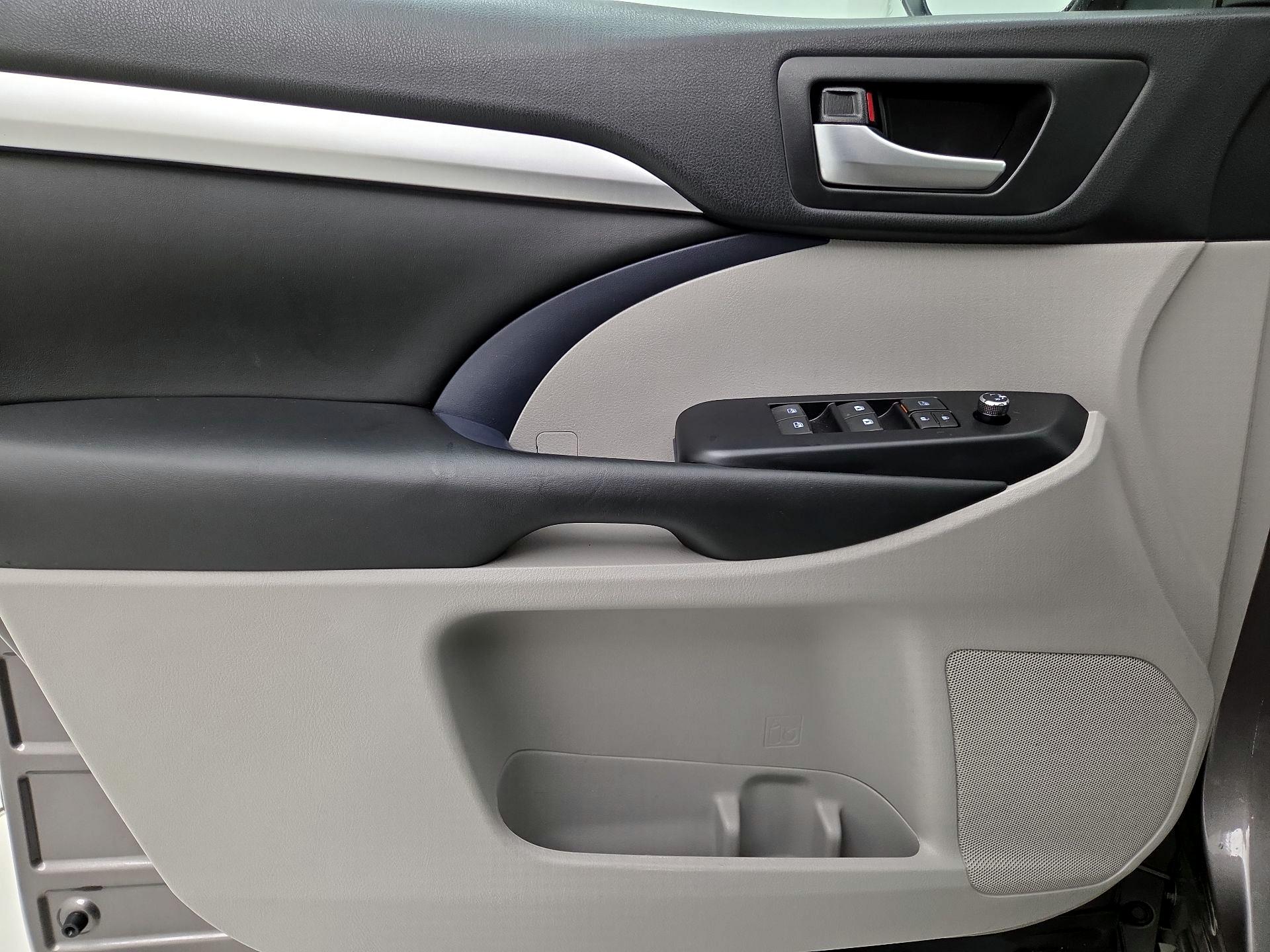 Thumbnail: 2019 Toyota Highlander - 12