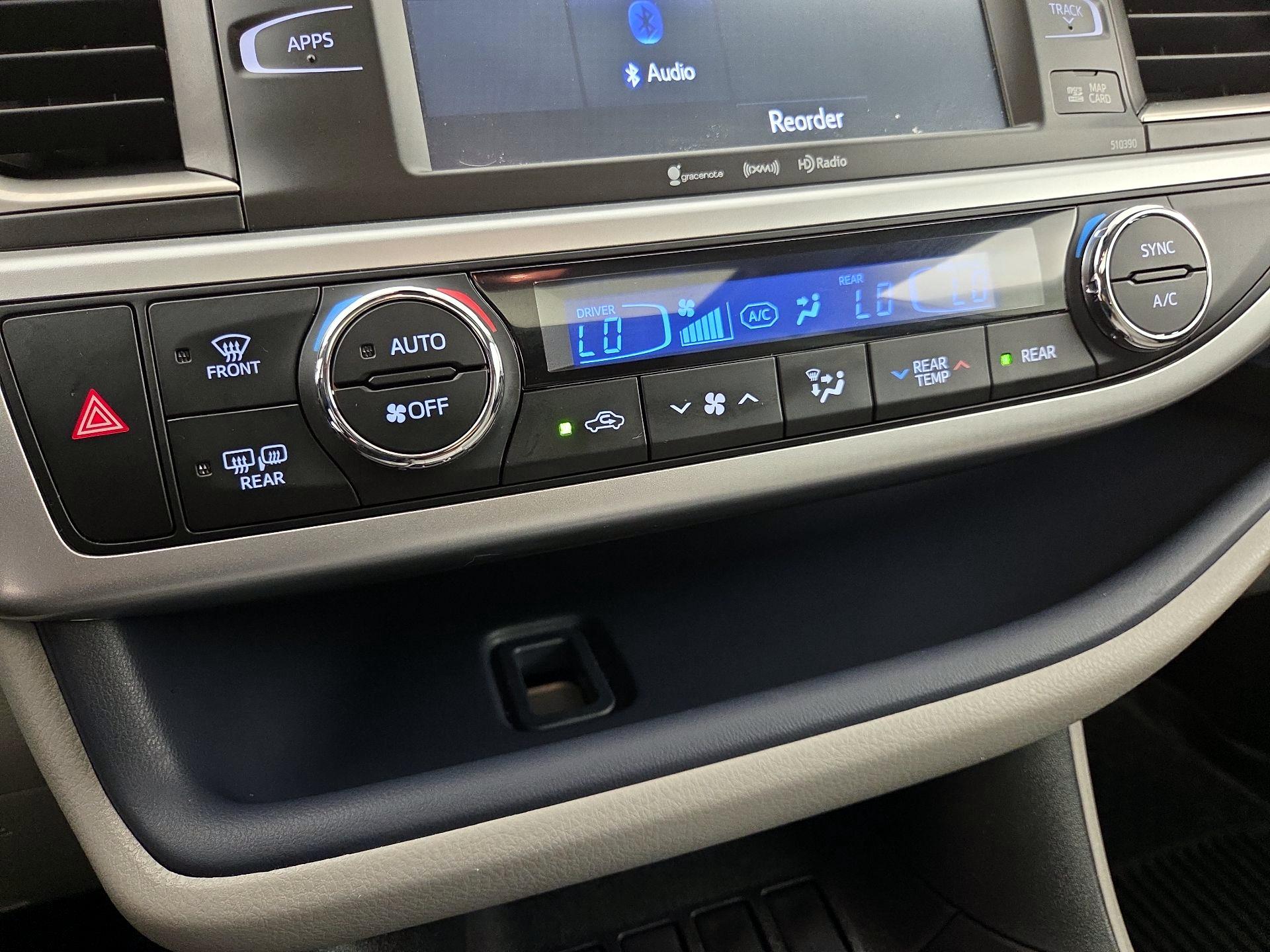 Thumbnail: 2019 Toyota Highlander - 17