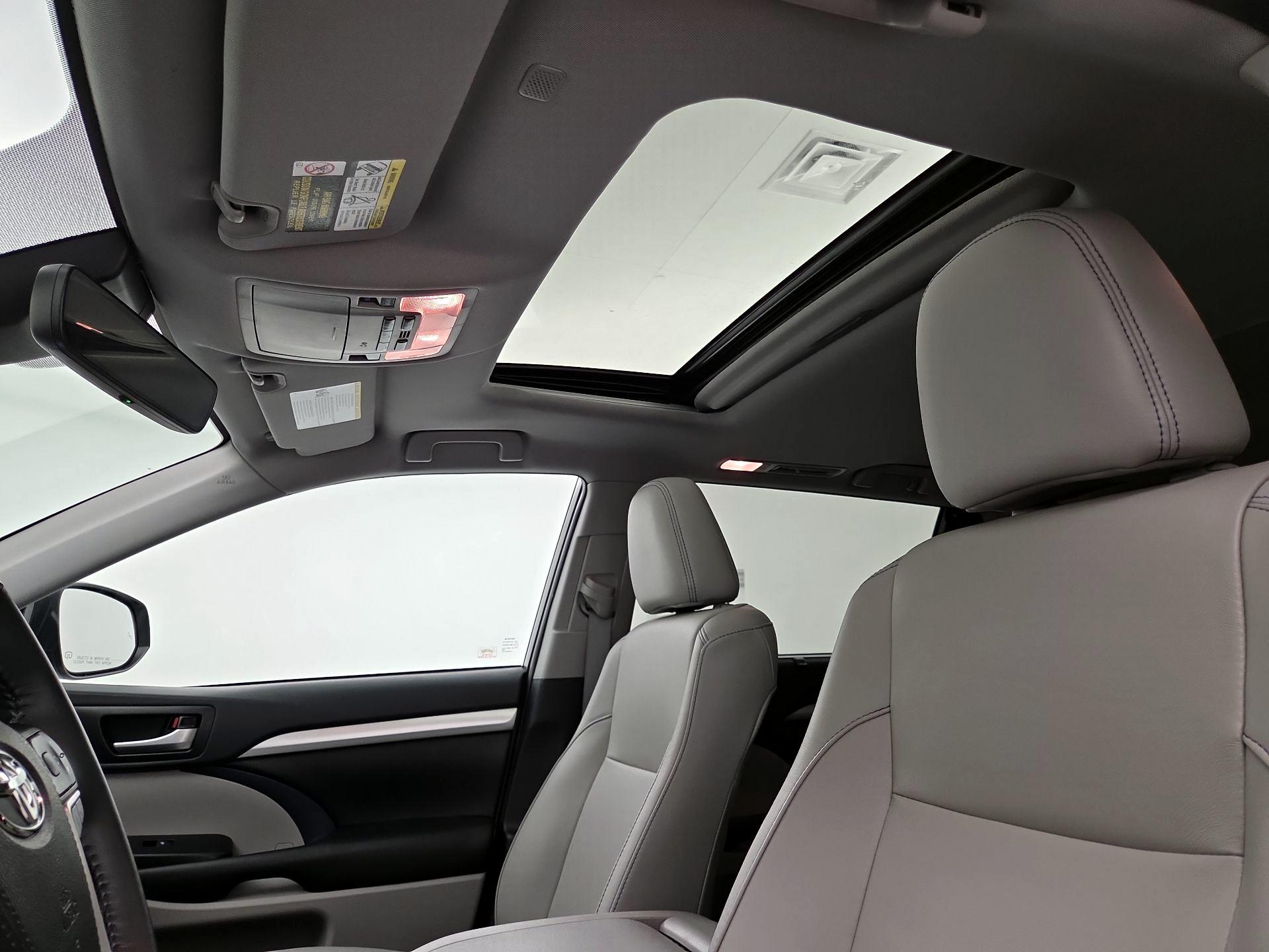 Thumbnail: 2019 Toyota Highlander - 20