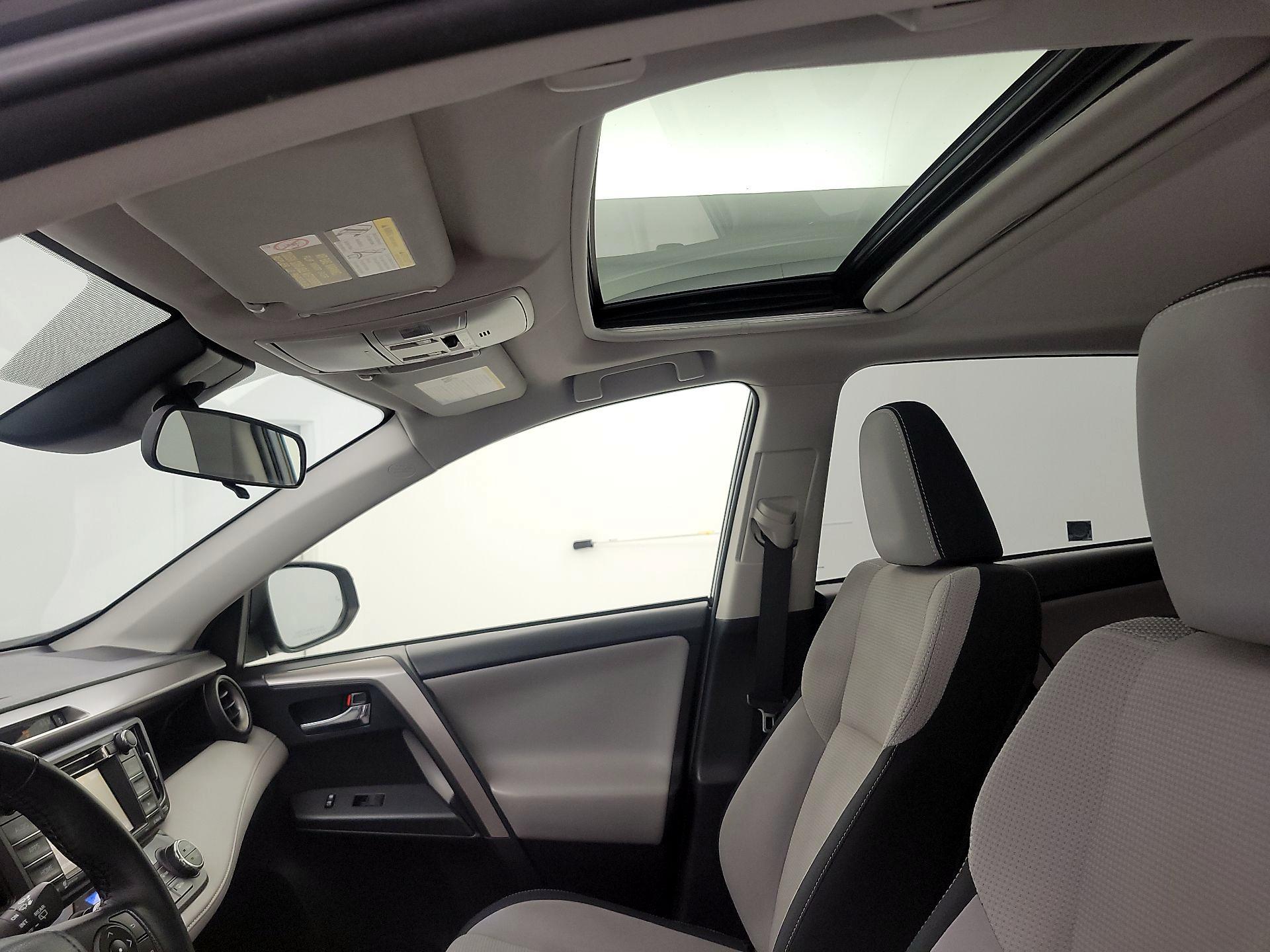 Thumbnail: 2018 Toyota RAV4 - 19