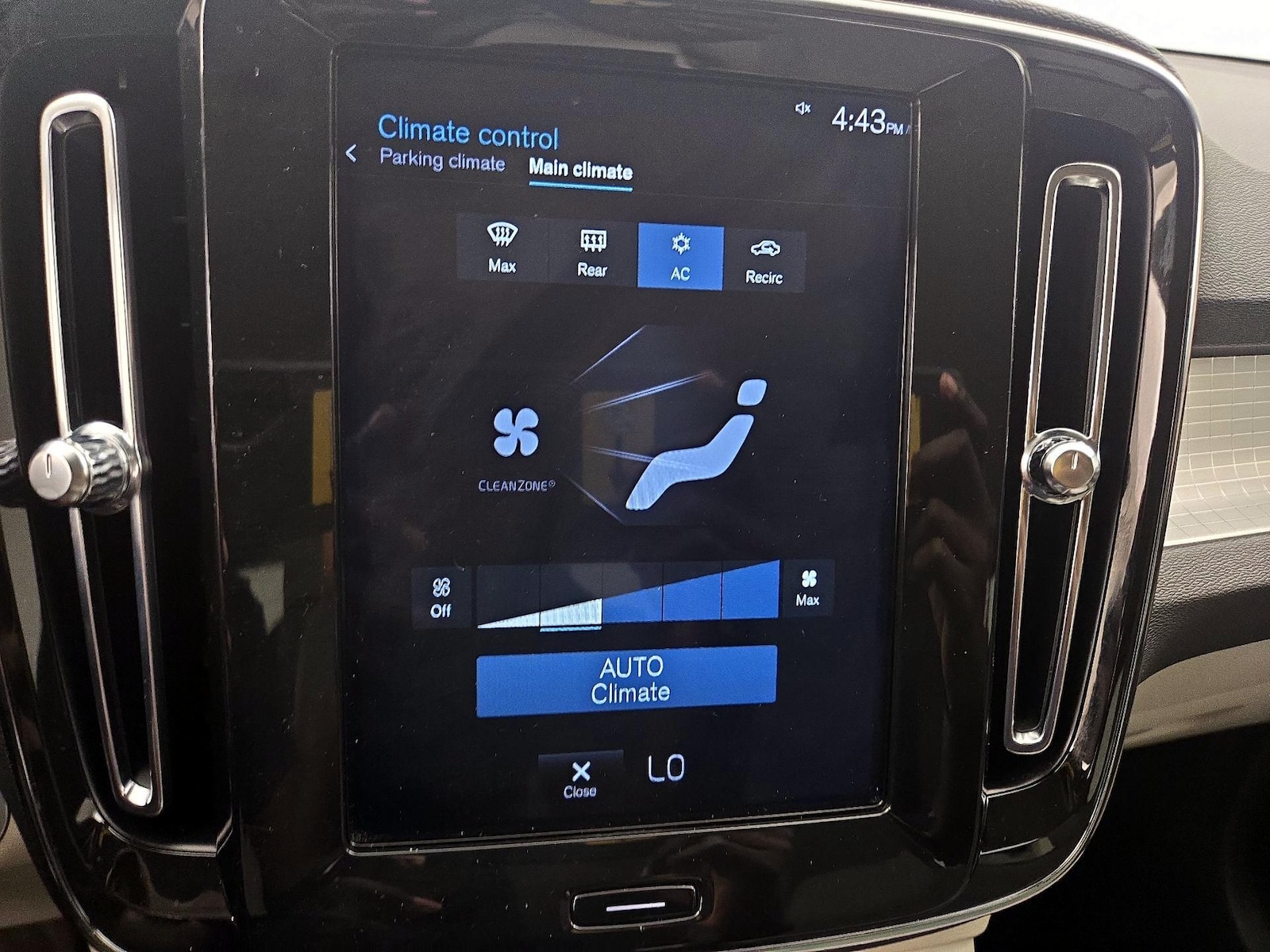 2020 Volvo XC40 Momentum - Photo 17