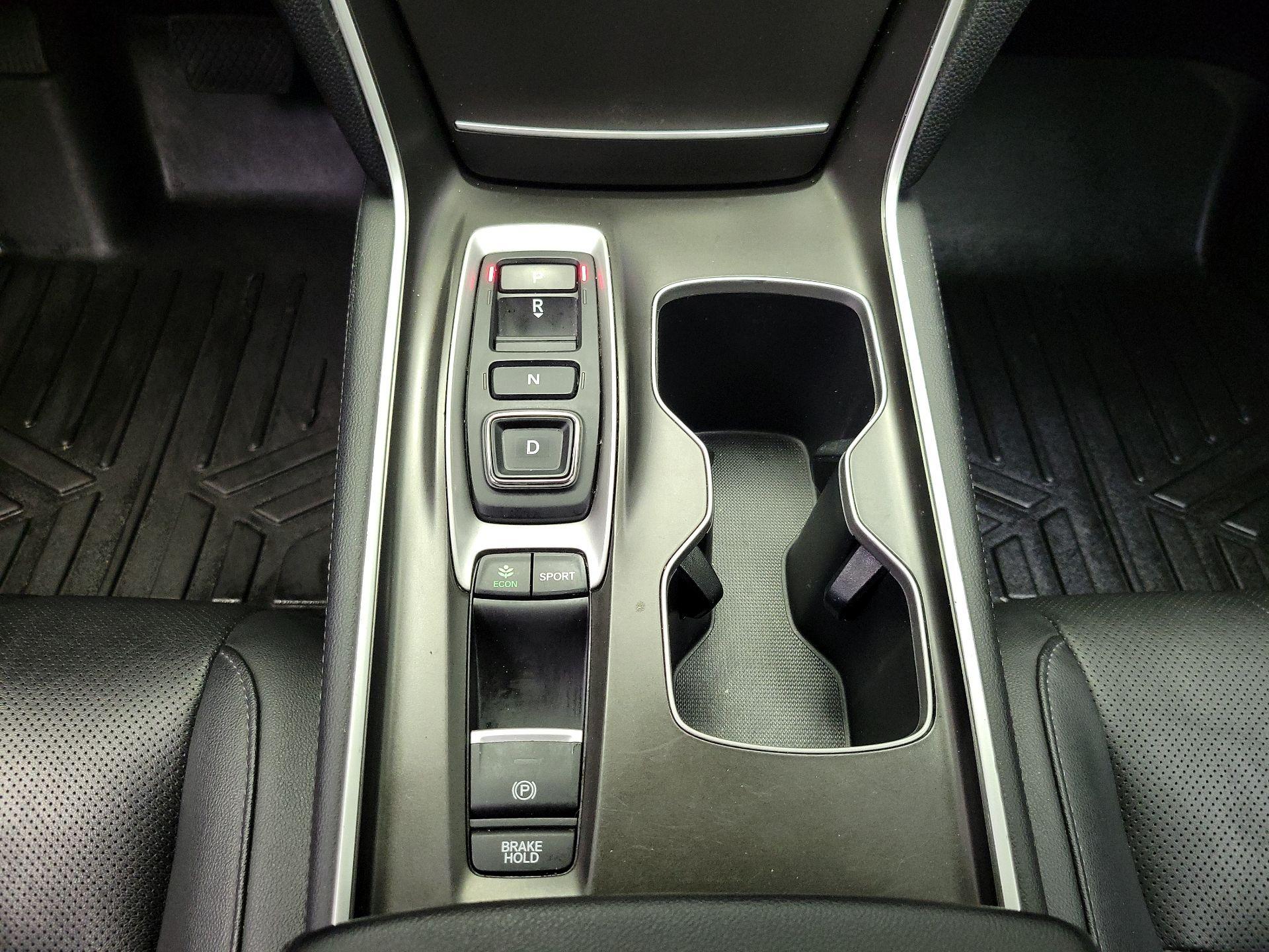 Thumbnail: 2019 Honda Accord - 17