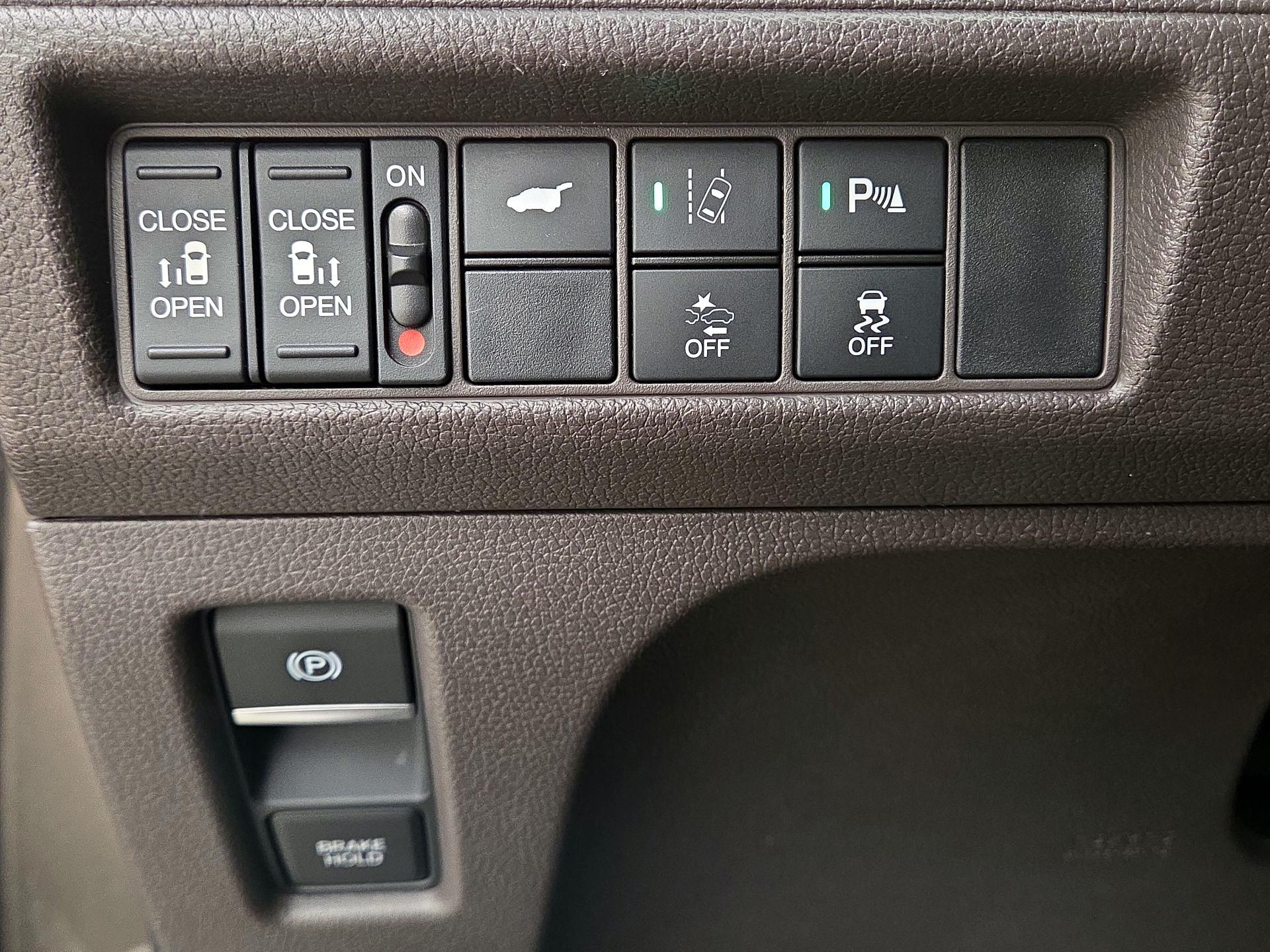 Thumbnail: 2019 Honda Odyssey - 13