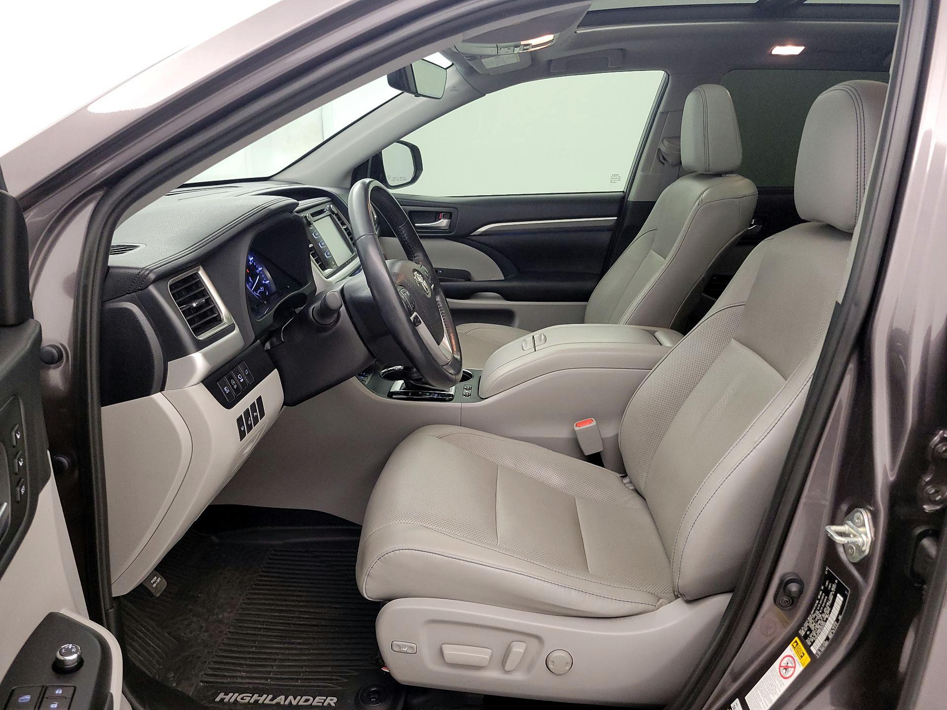 Thumbnail: 2019 Toyota Highlander - 11