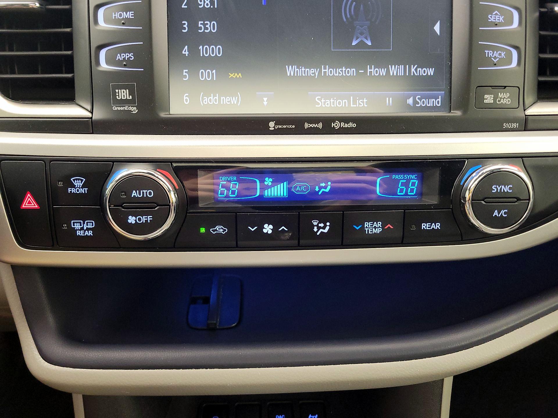 Thumbnail: 2019 Toyota Highlander - 17