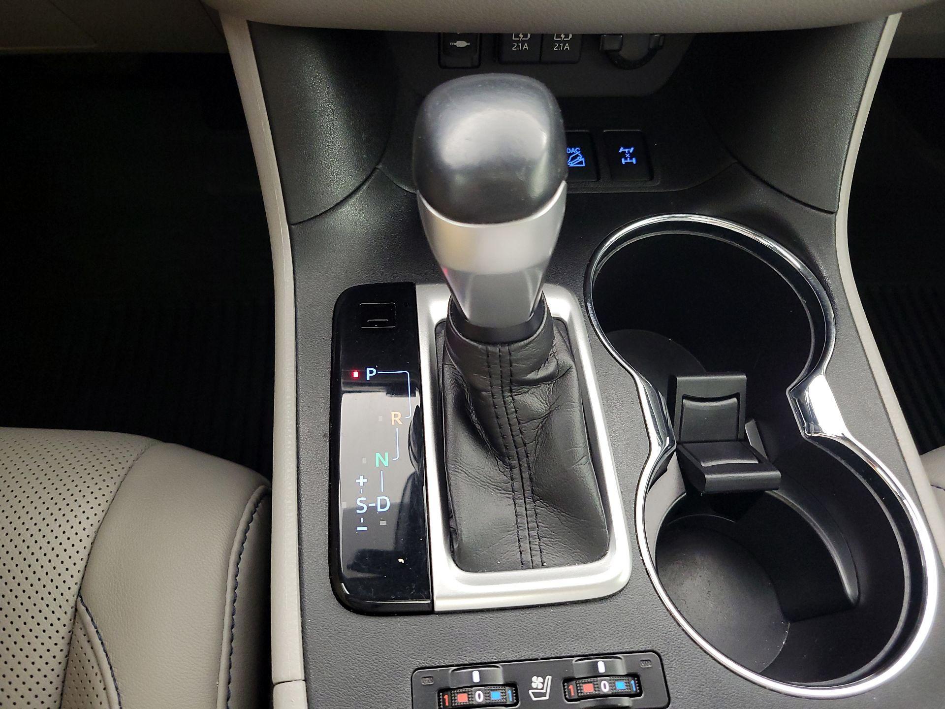 Thumbnail: 2019 Toyota Highlander - 18