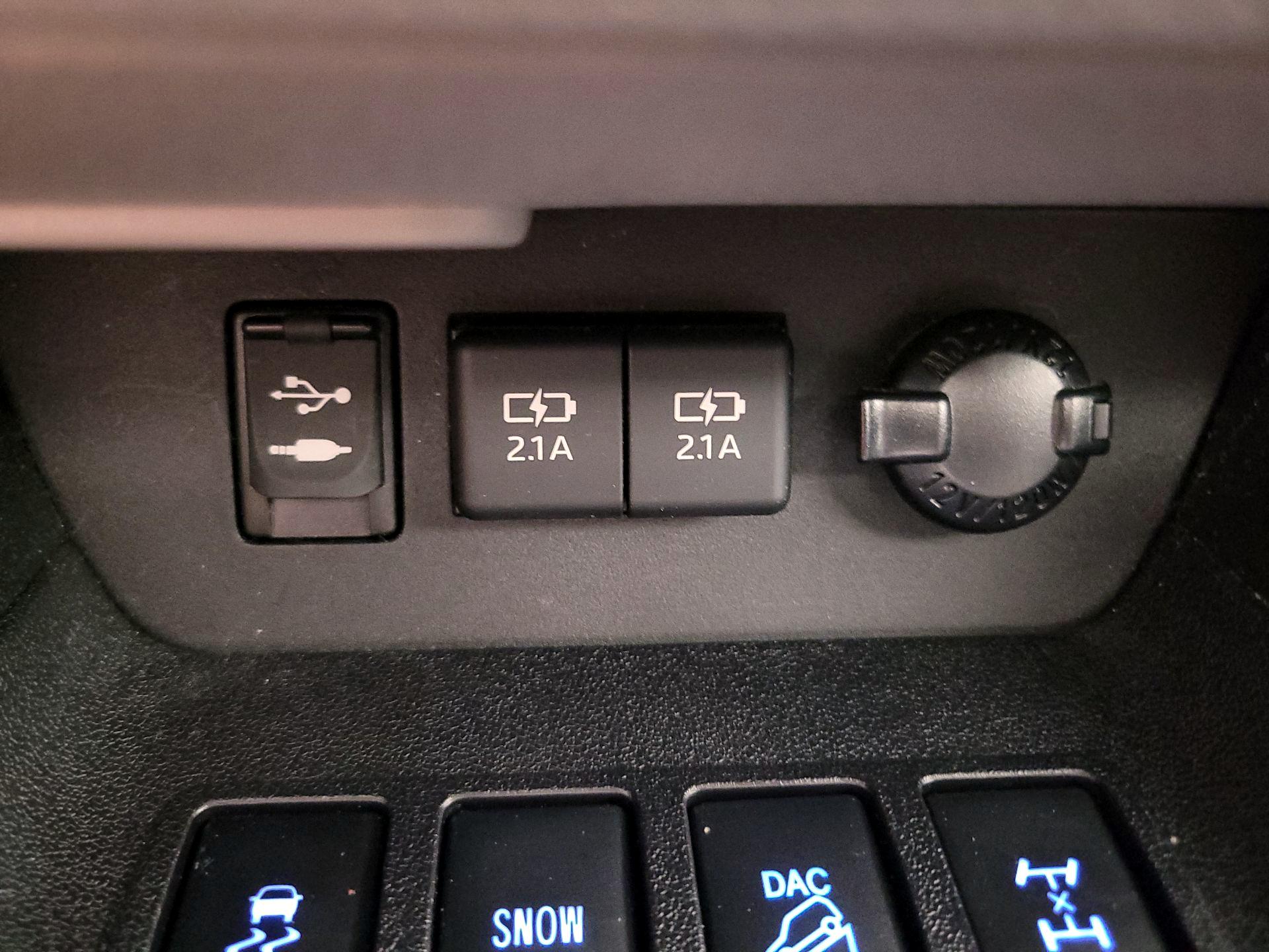 Thumbnail: 2019 Toyota Highlander - 19