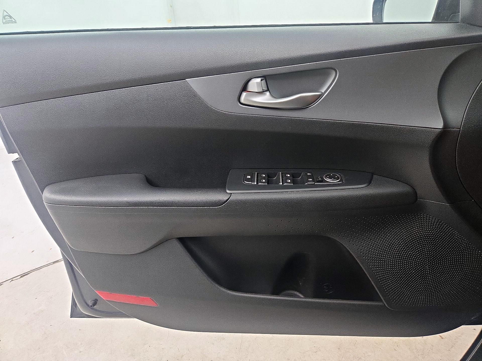 Thumbnail: 2021 Kia Forte - 12