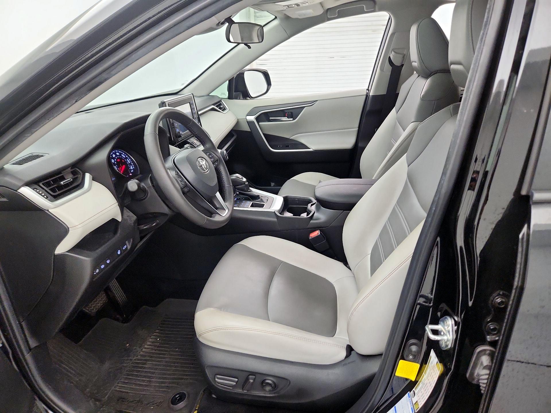 Thumbnail: 2021 Toyota RAV4 - 11
