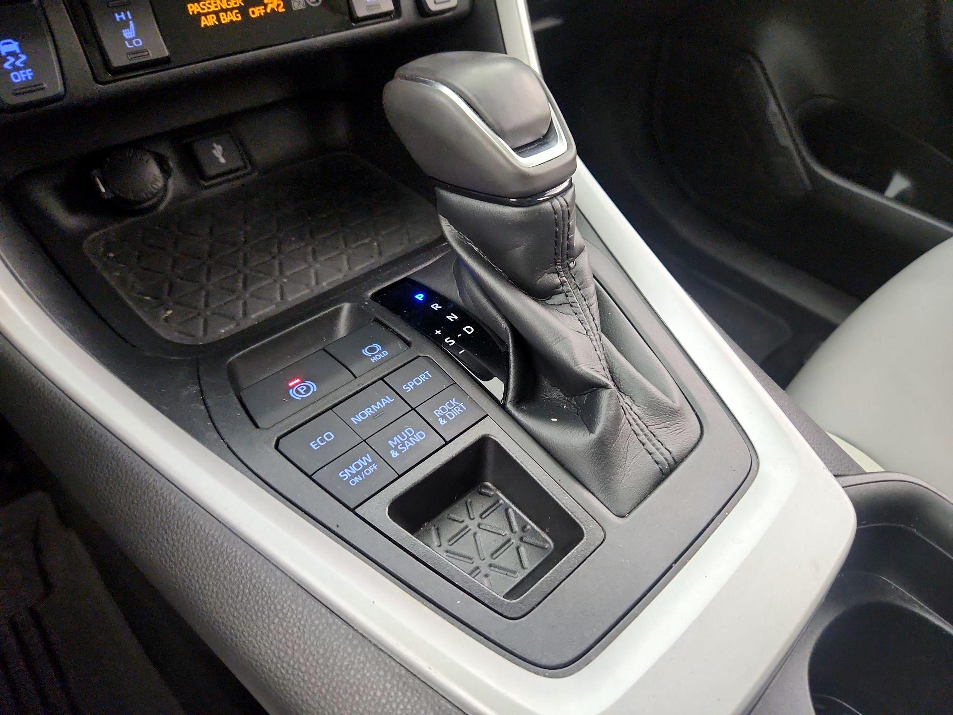 Thumbnail: 2021 Toyota RAV4 - 17