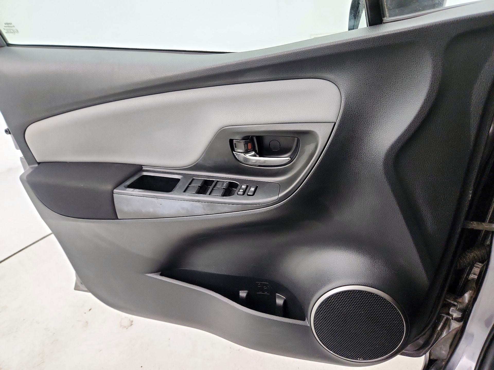 Thumbnail: 2016 Toyota Yaris - 10