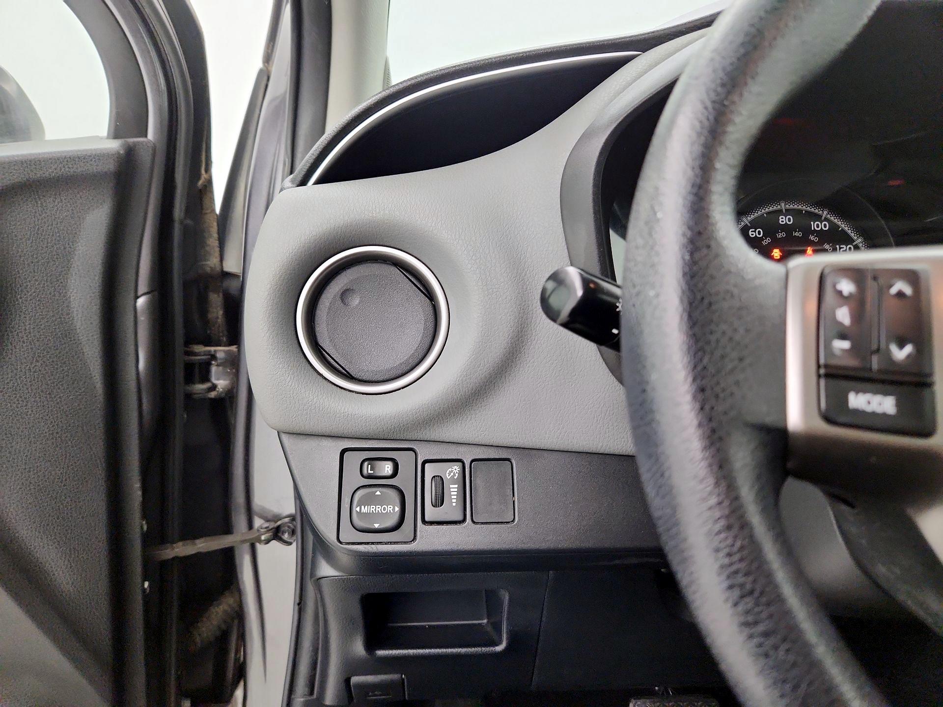 Thumbnail: 2016 Toyota Yaris - 11