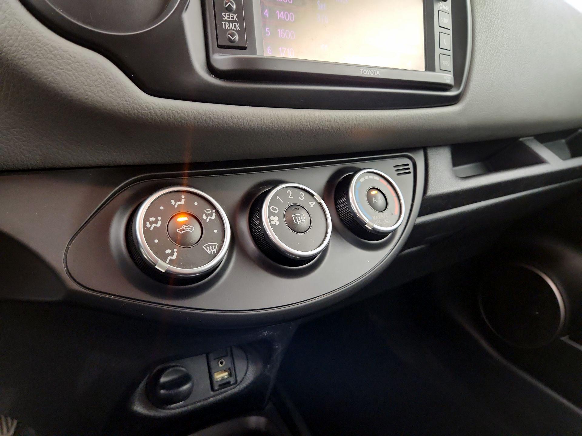 Thumbnail: 2016 Toyota Yaris - 13