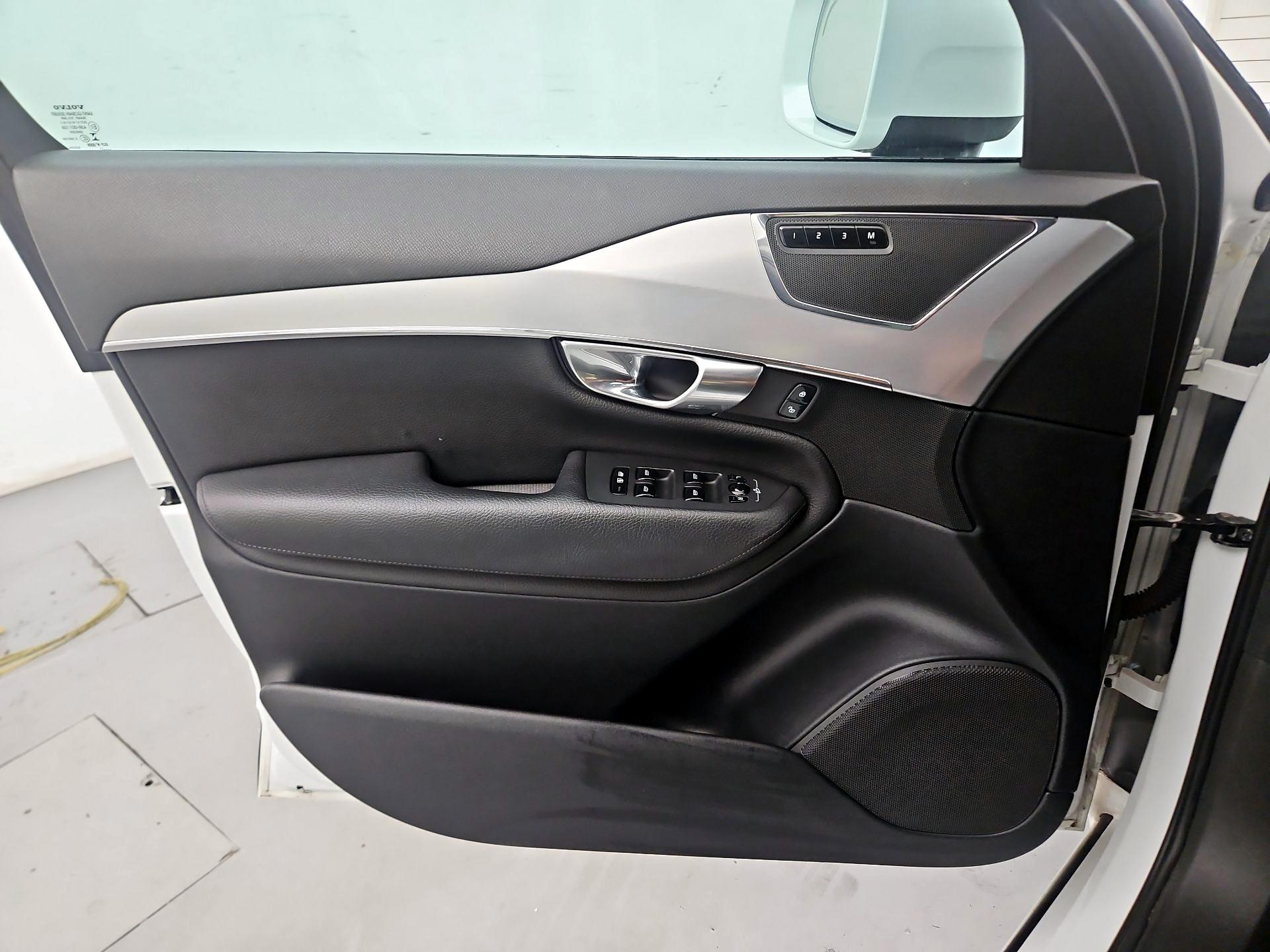 Thumbnail: 2017 Volvo XC90 - 12