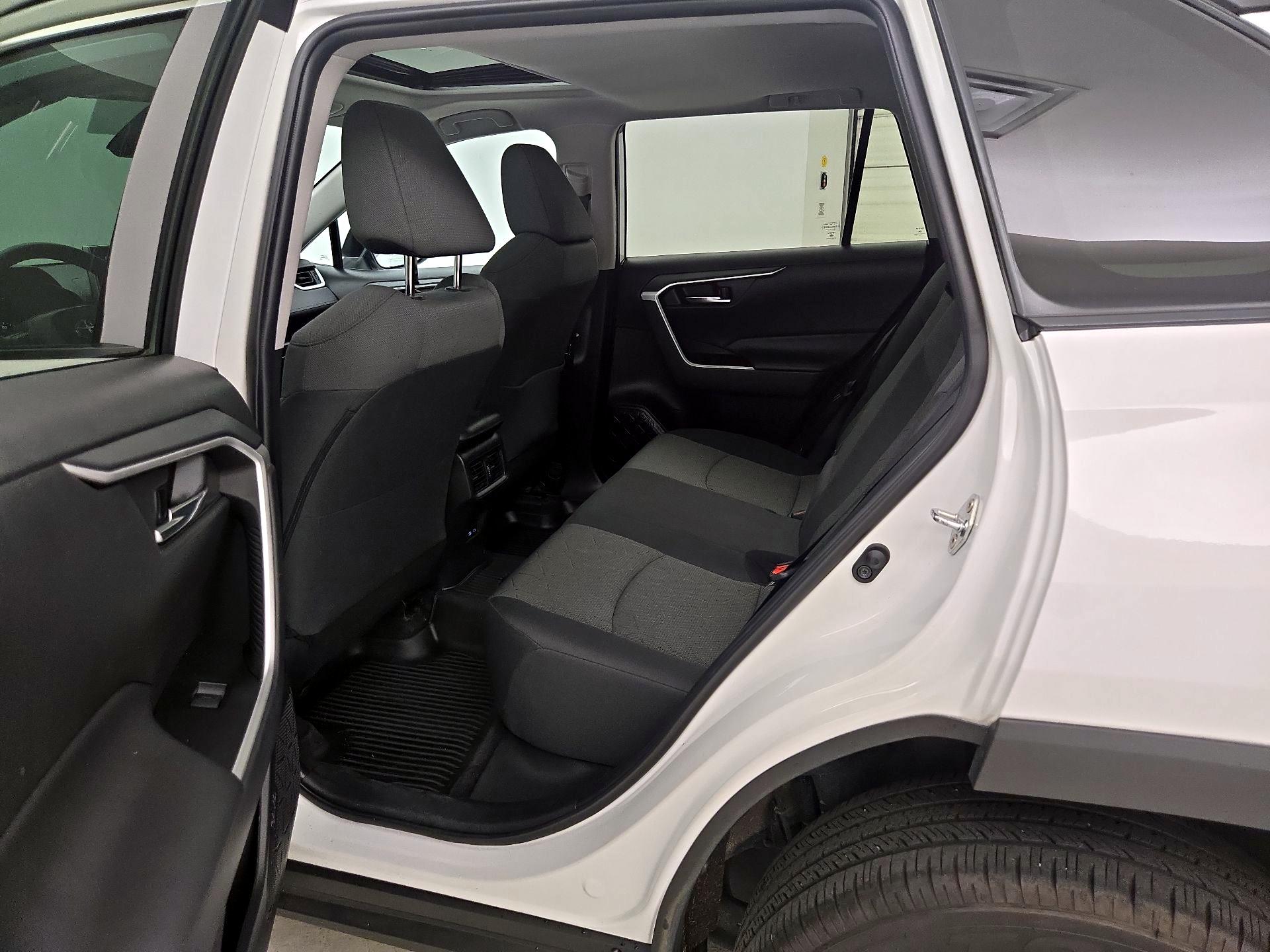 Thumbnail: 2022 Toyota RAV4 - 20