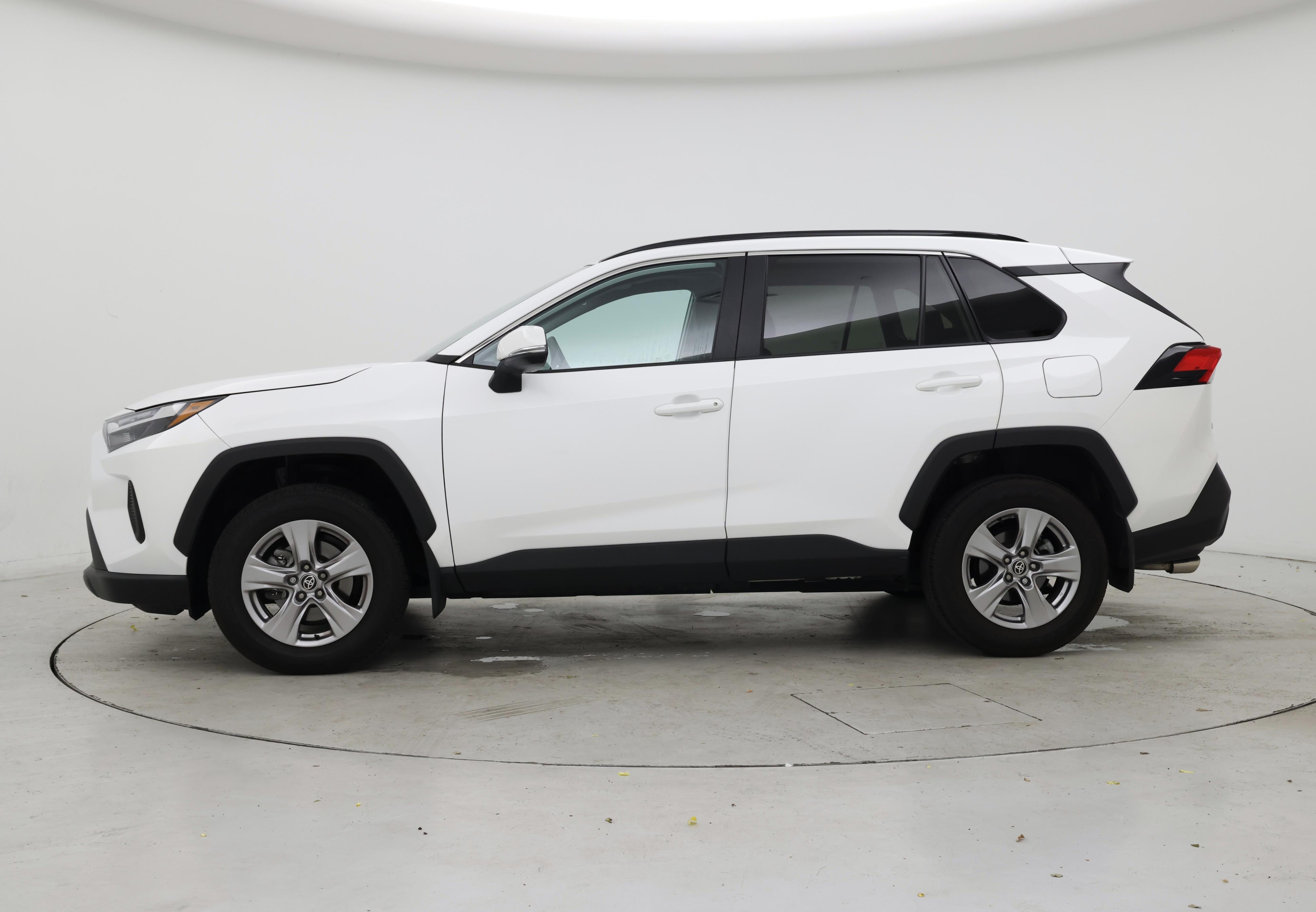 Thumbnail: 2022 Toyota RAV4 - 3