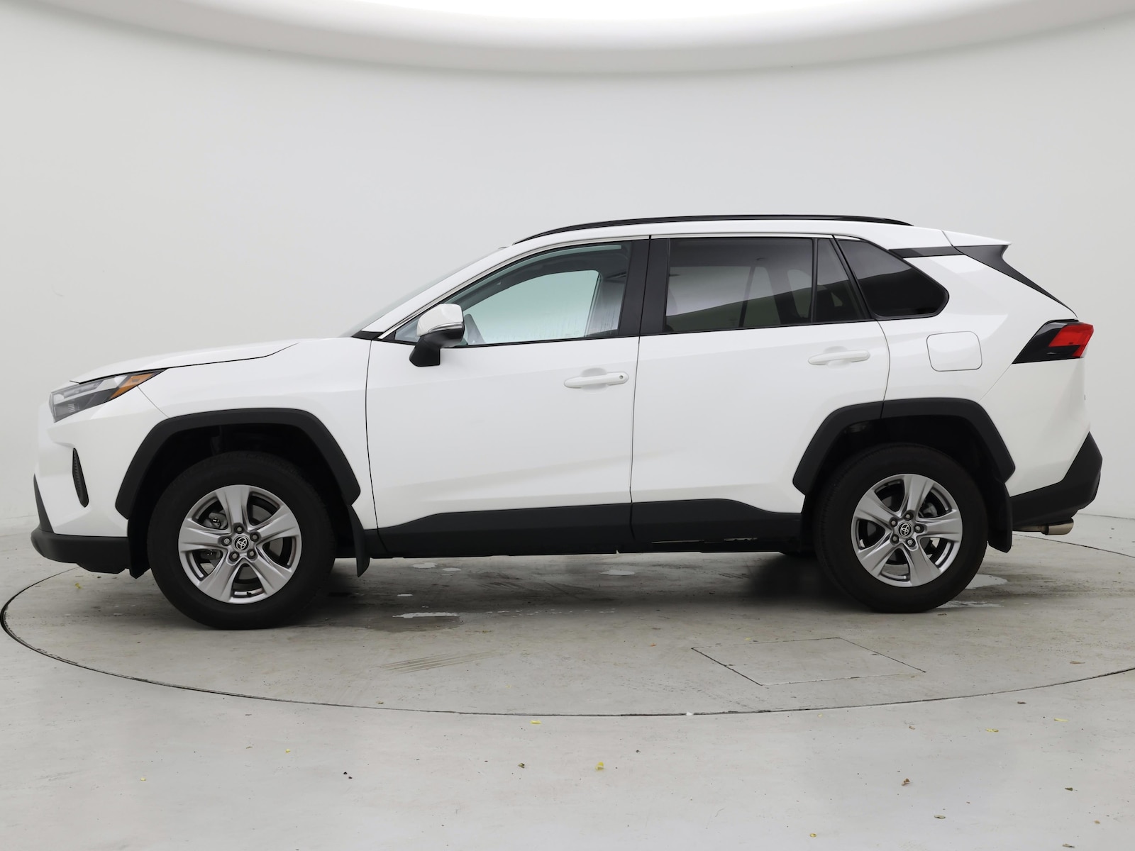 2022 Toyota RAV4 XLE - Photo 4