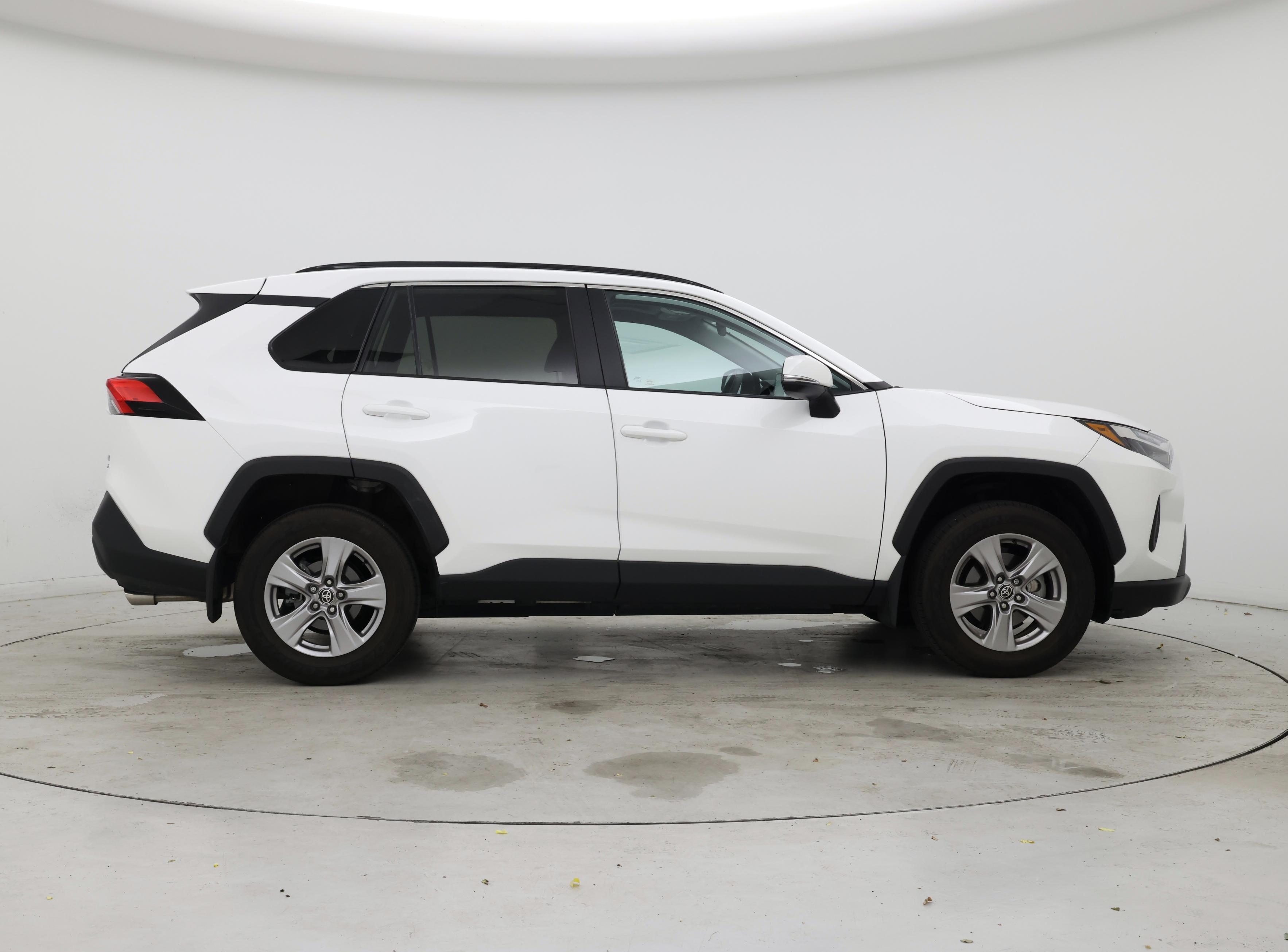 Thumbnail: 2022 Toyota RAV4 - 7