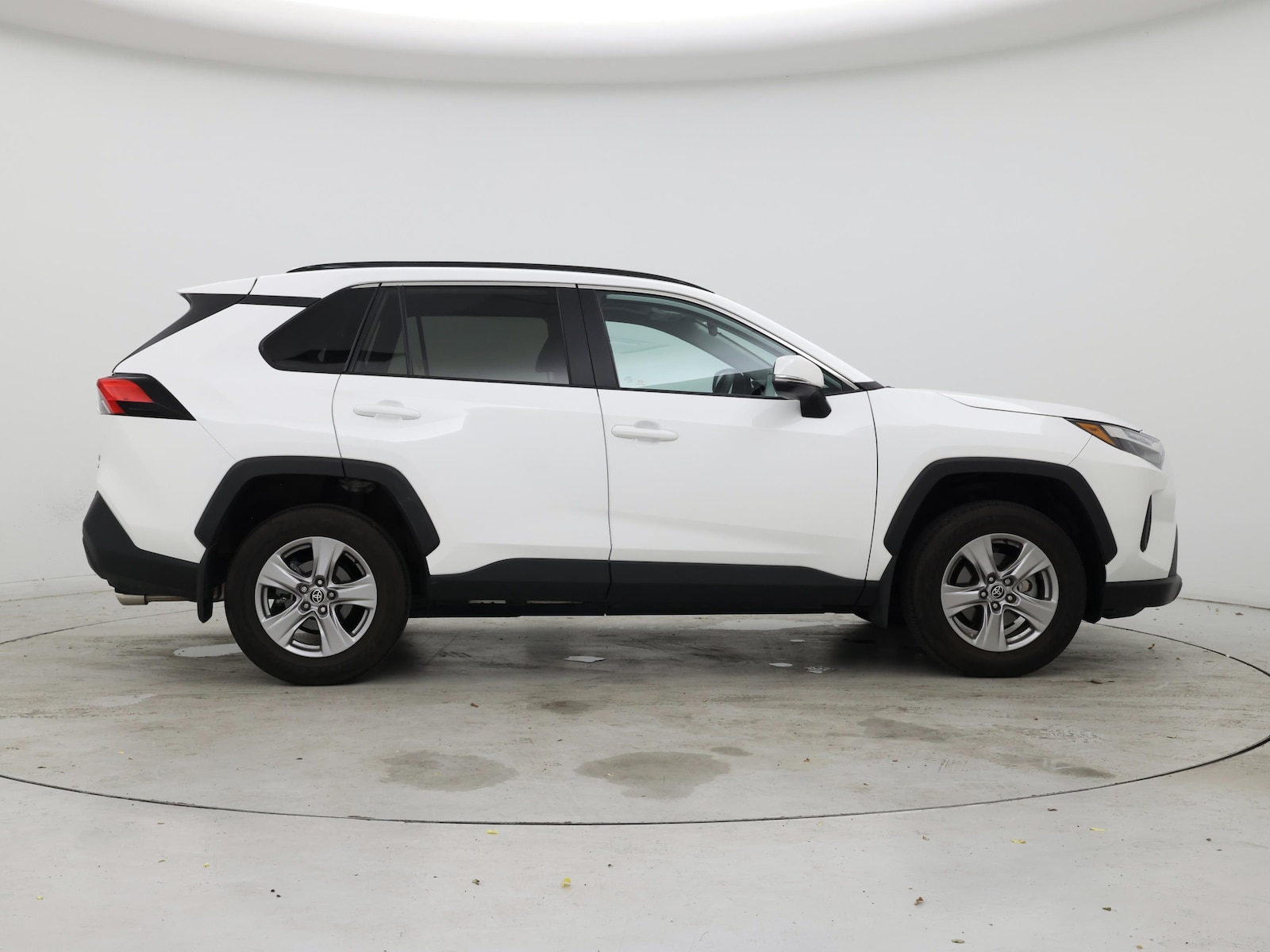 2022 Toyota RAV4 XLE - Photo 8