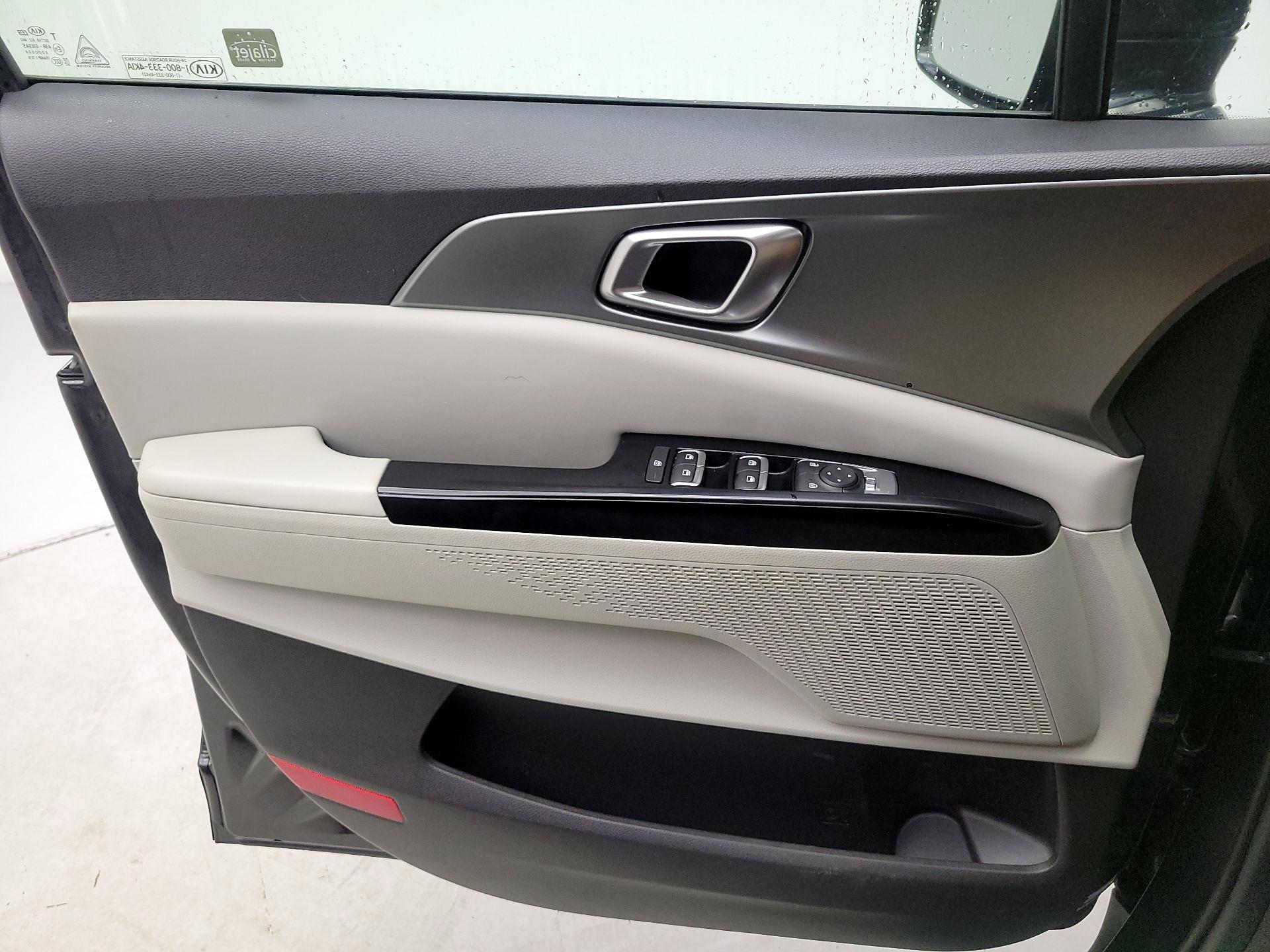 Thumbnail: 2022 Kia Carnival - 12