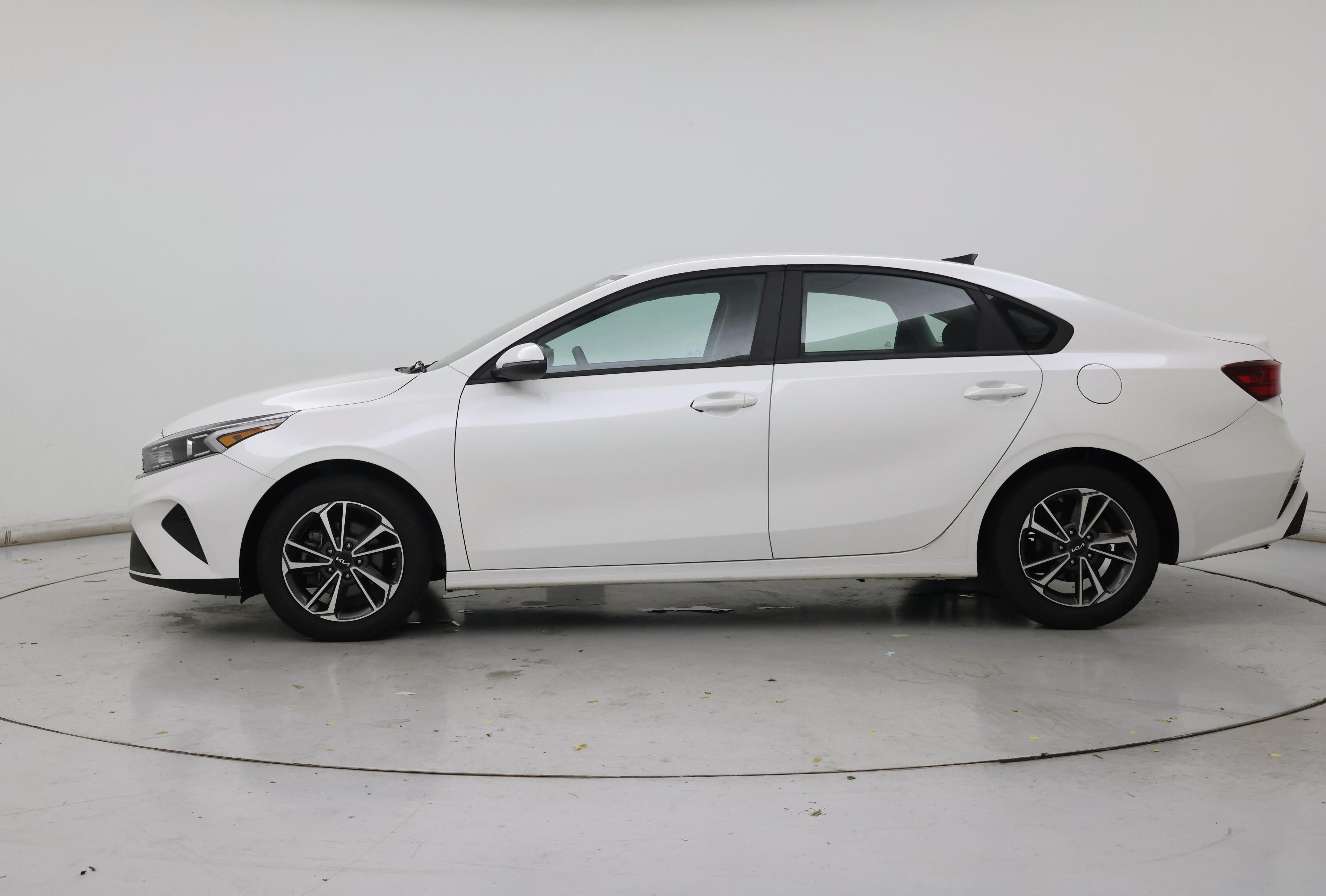 Thumbnail: 2023 Kia Forte - 3