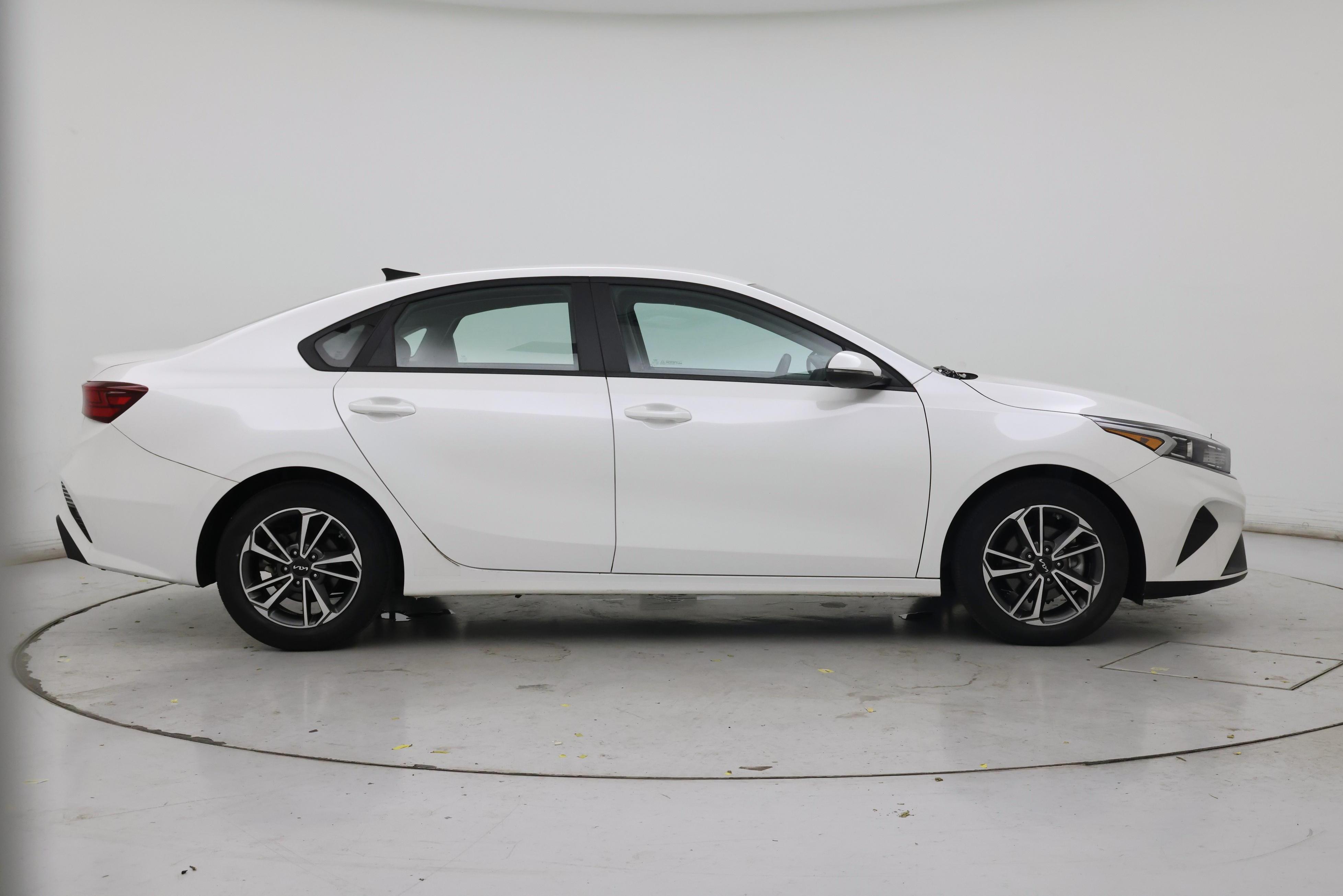 Thumbnail: 2023 Kia Forte - 7