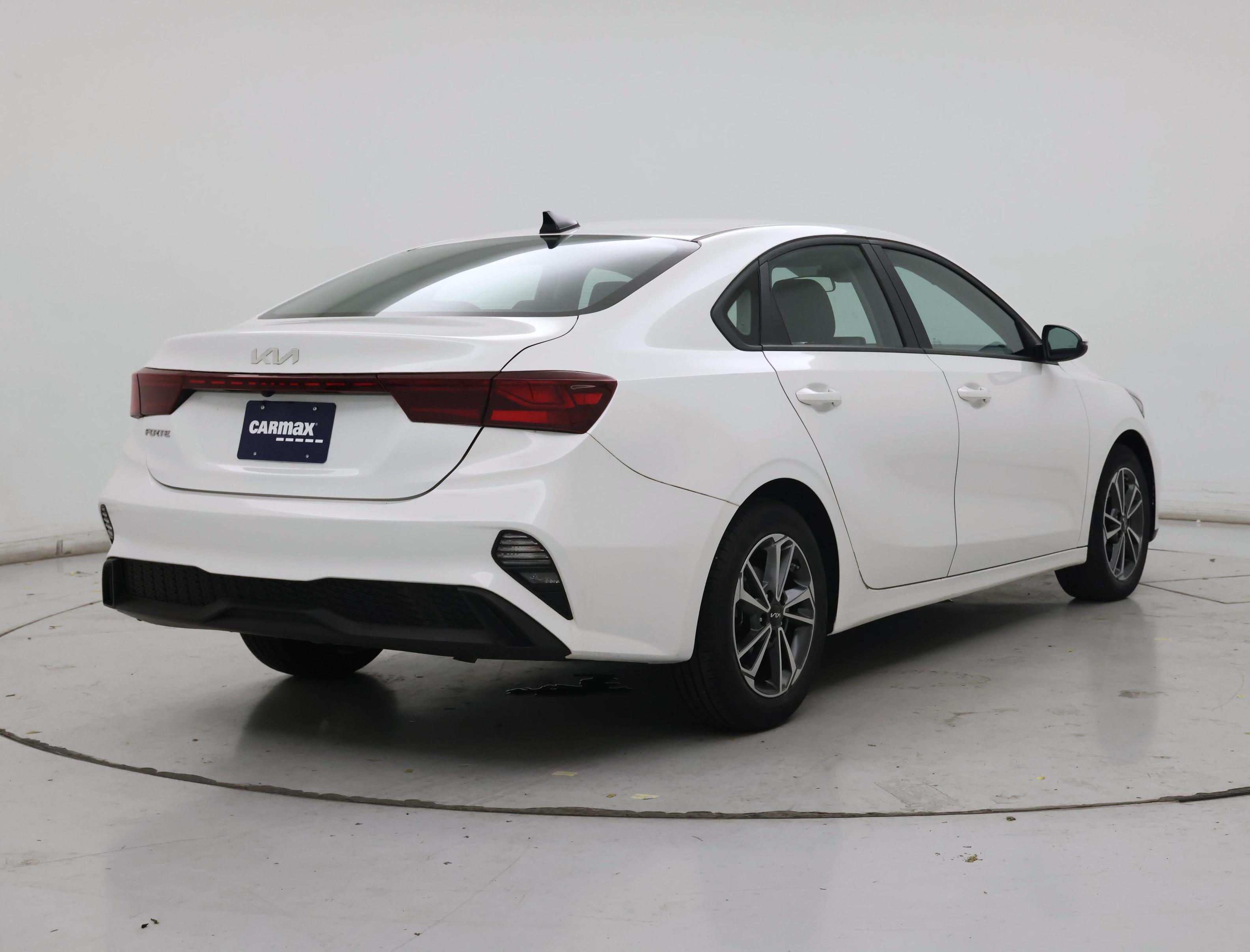 Thumbnail: 2023 Kia Forte - 8