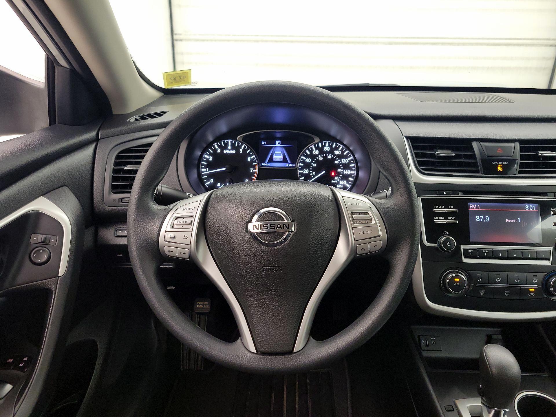 Thumbnail: 2017 Nissan Altima - 10
