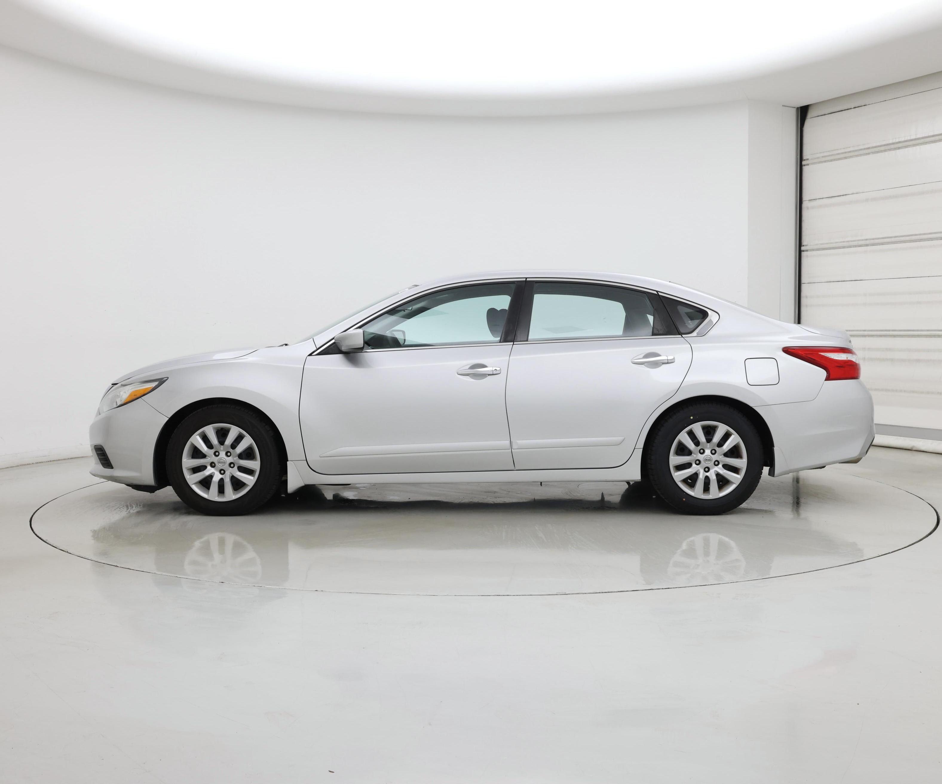 Thumbnail: 2017 Nissan Altima - 3