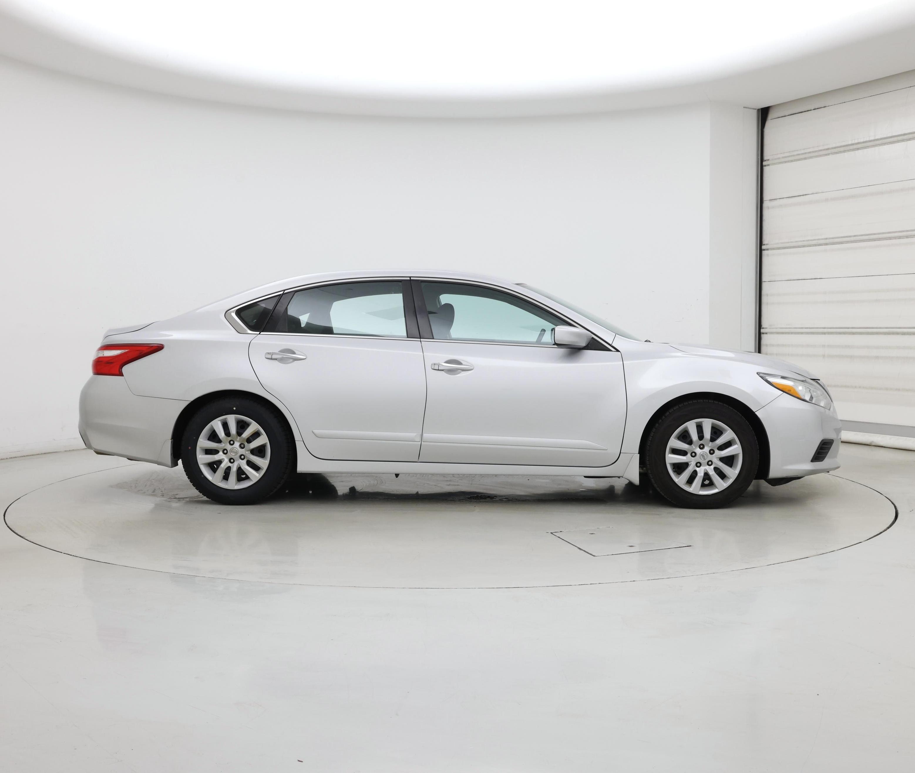 Thumbnail: 2017 Nissan Altima - 7
