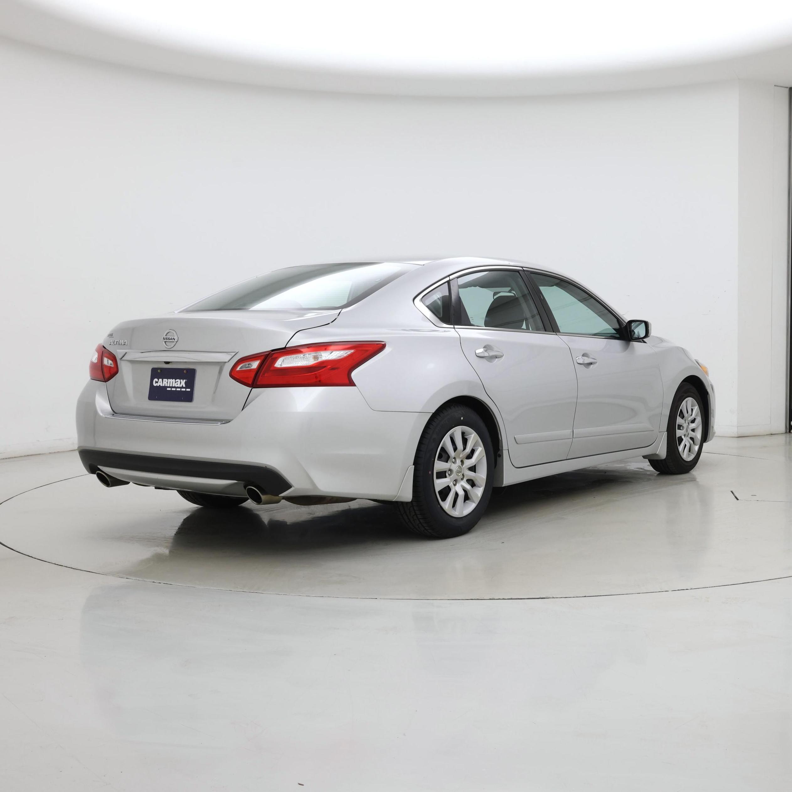 Thumbnail: 2017 Nissan Altima - 8