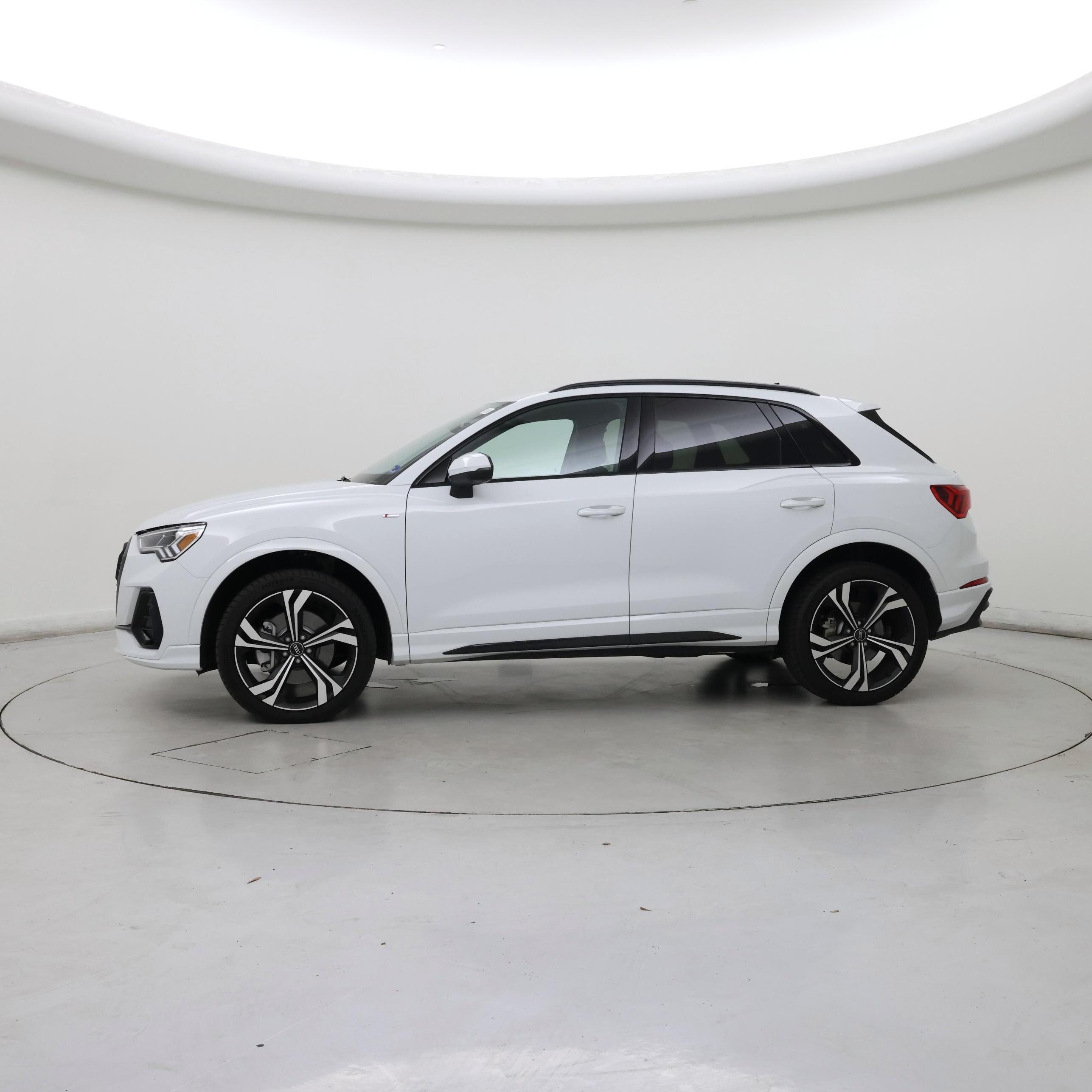 Thumbnail: 2024 Audi Q3 - 3